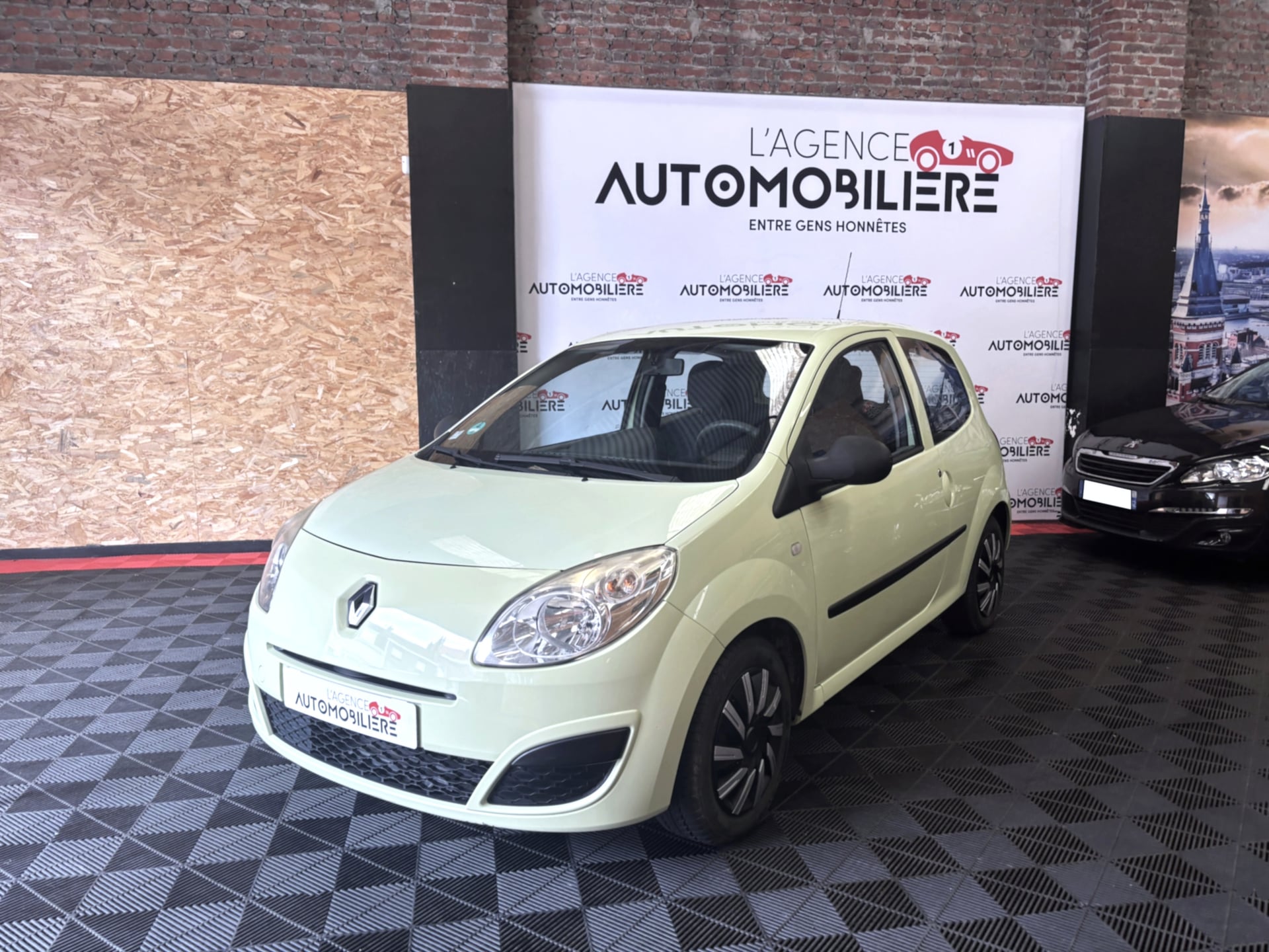Renault Renault Twingo 2 1.2 69 ch Dynamique — 1