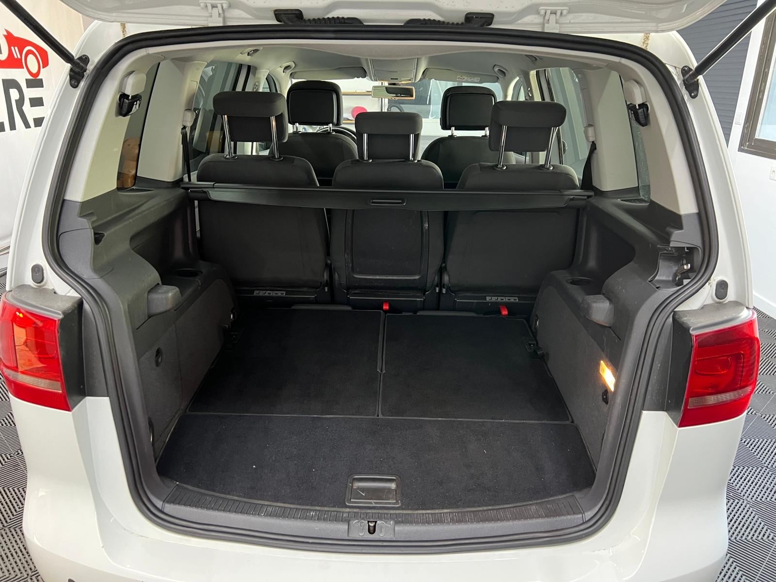 Volkswagen Touran 1.6 TDI 105ch Confortline 7 places — 19