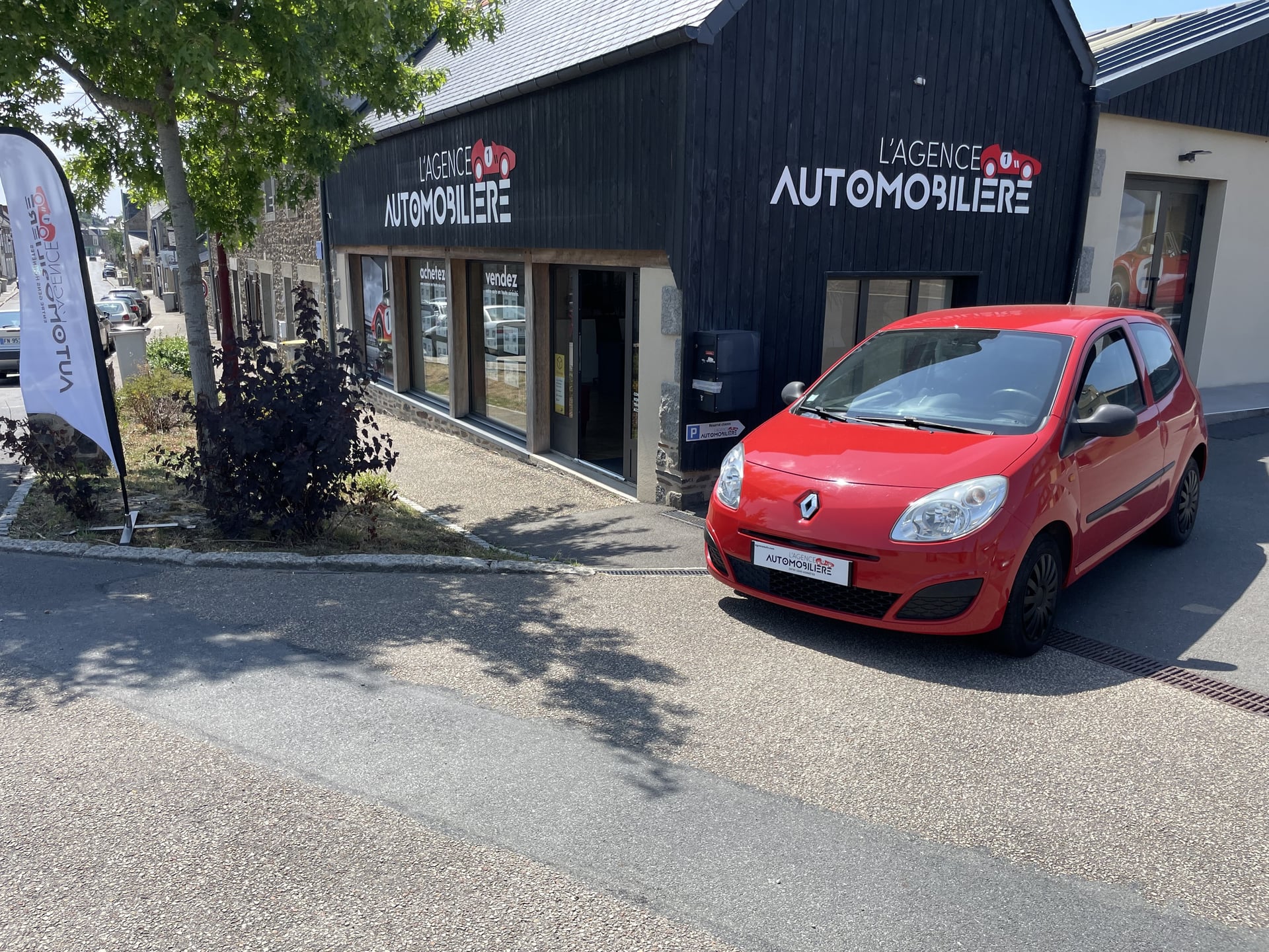 Renault Renault Twingo 2 1.2 16V 75 CH ECO AUTHENTIQUE — 35