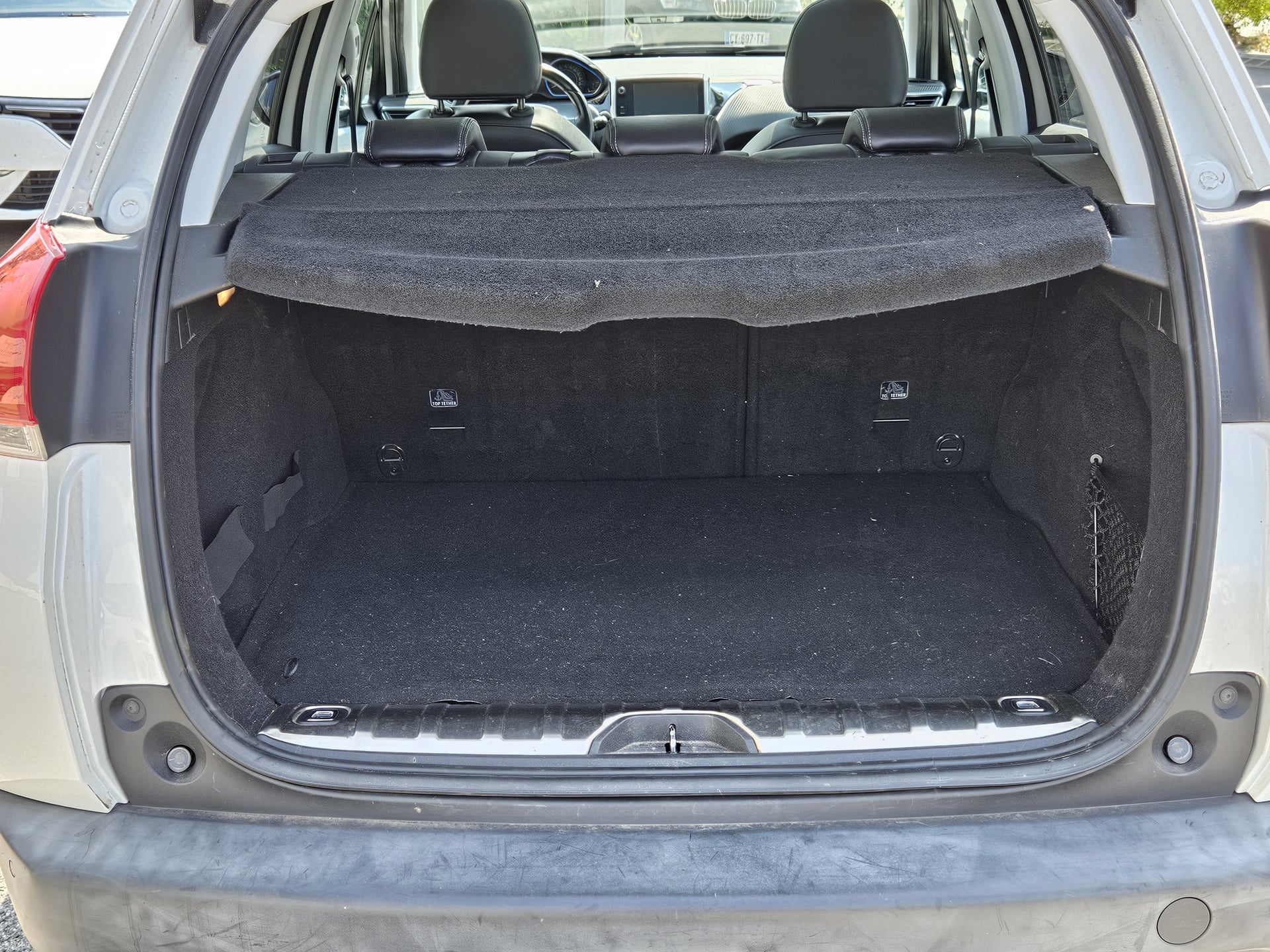 Peugeot 2008 1.6 BLUE HDI 100 CV FELINE TITANE (Grip Control, Toit Panoramique, GPS) — 27