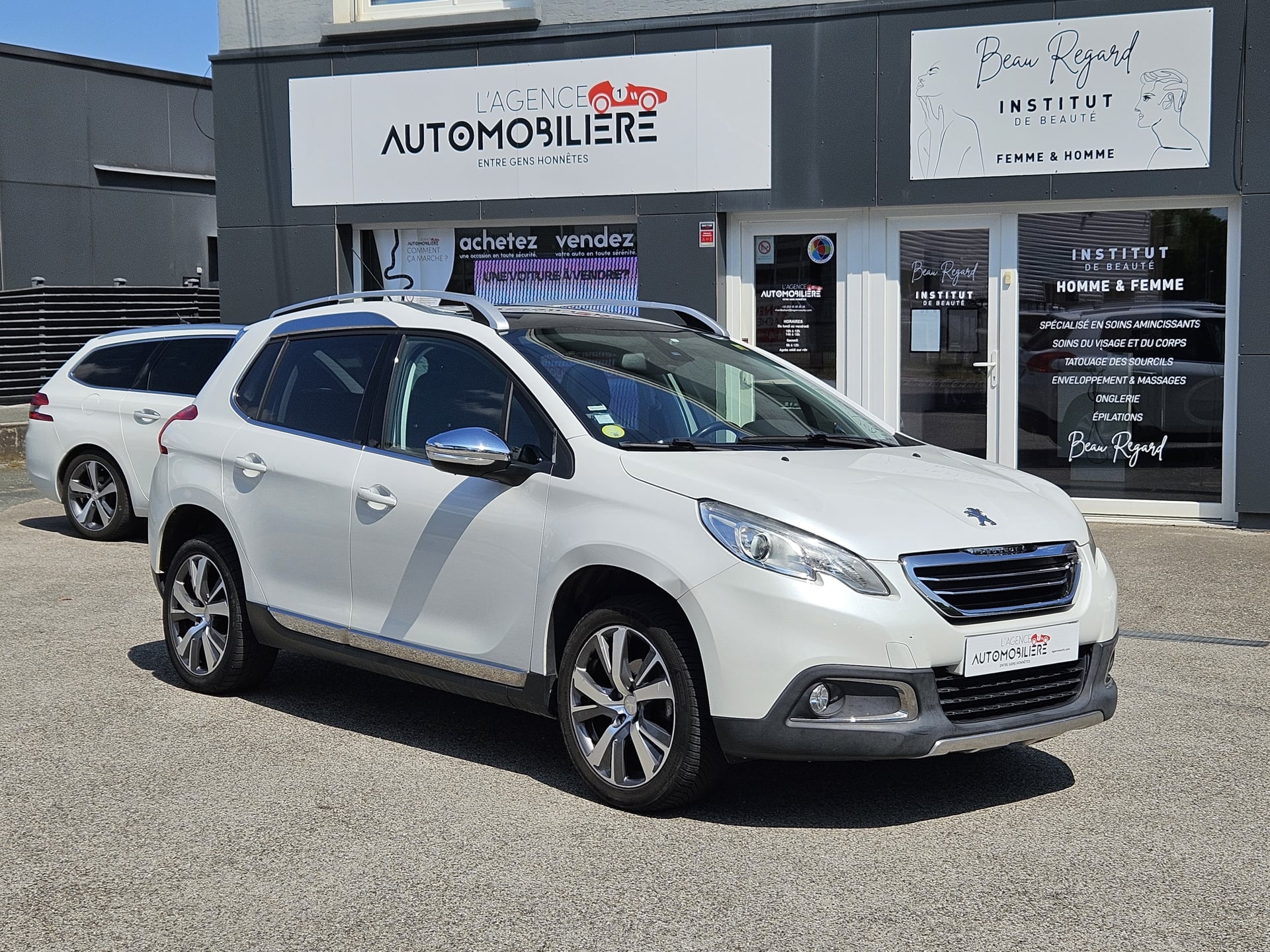 Peugeot 2008 1.6 BLUE HDI 100 CV FELINE TITANE (Grip Control, Toit Panoramique, GPS) — 1