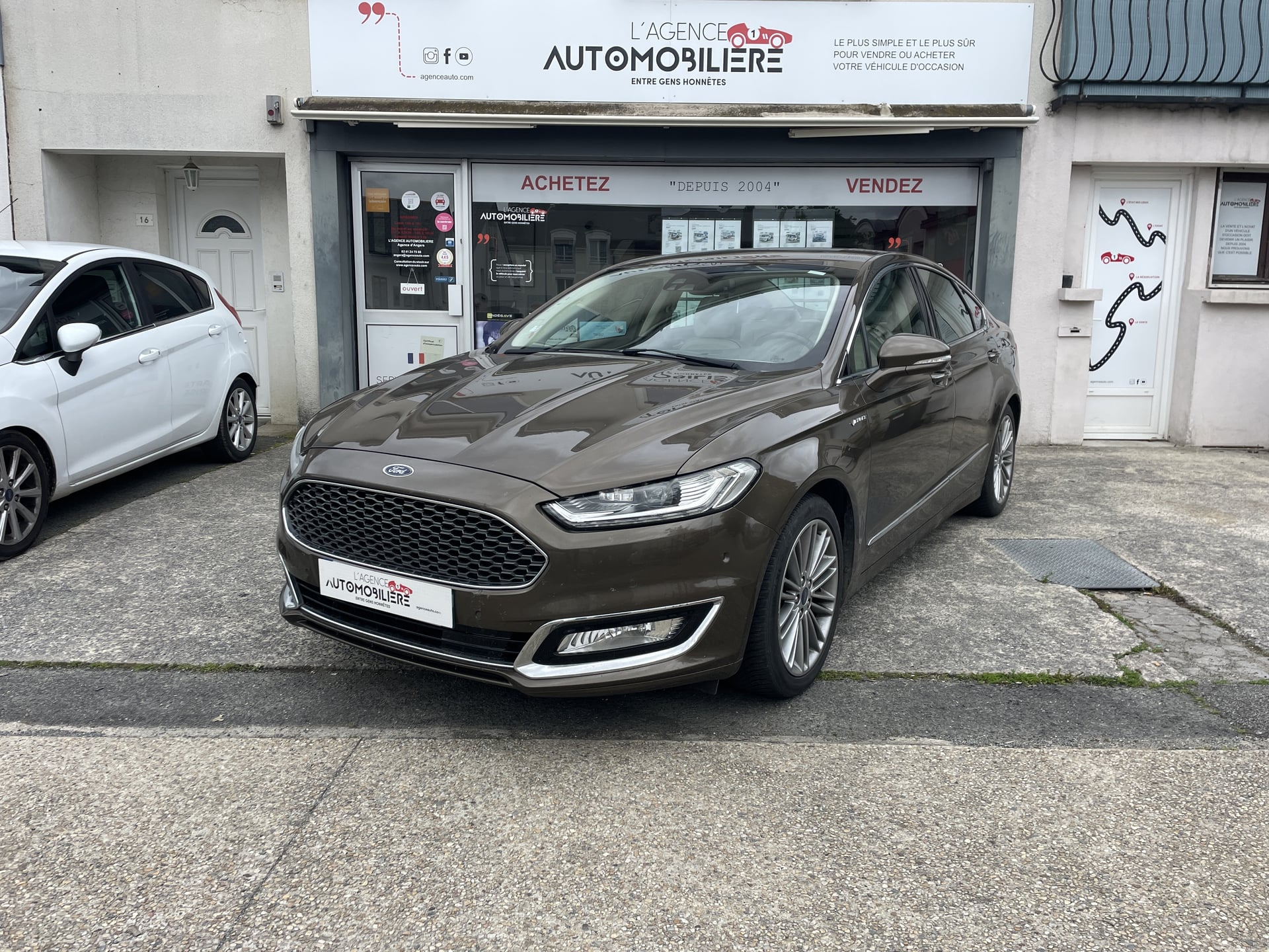 Ford Mondeo VIGNALE 2.0i 187cv Hybride eCVT Boîte auto - Toit ouvrant — 1