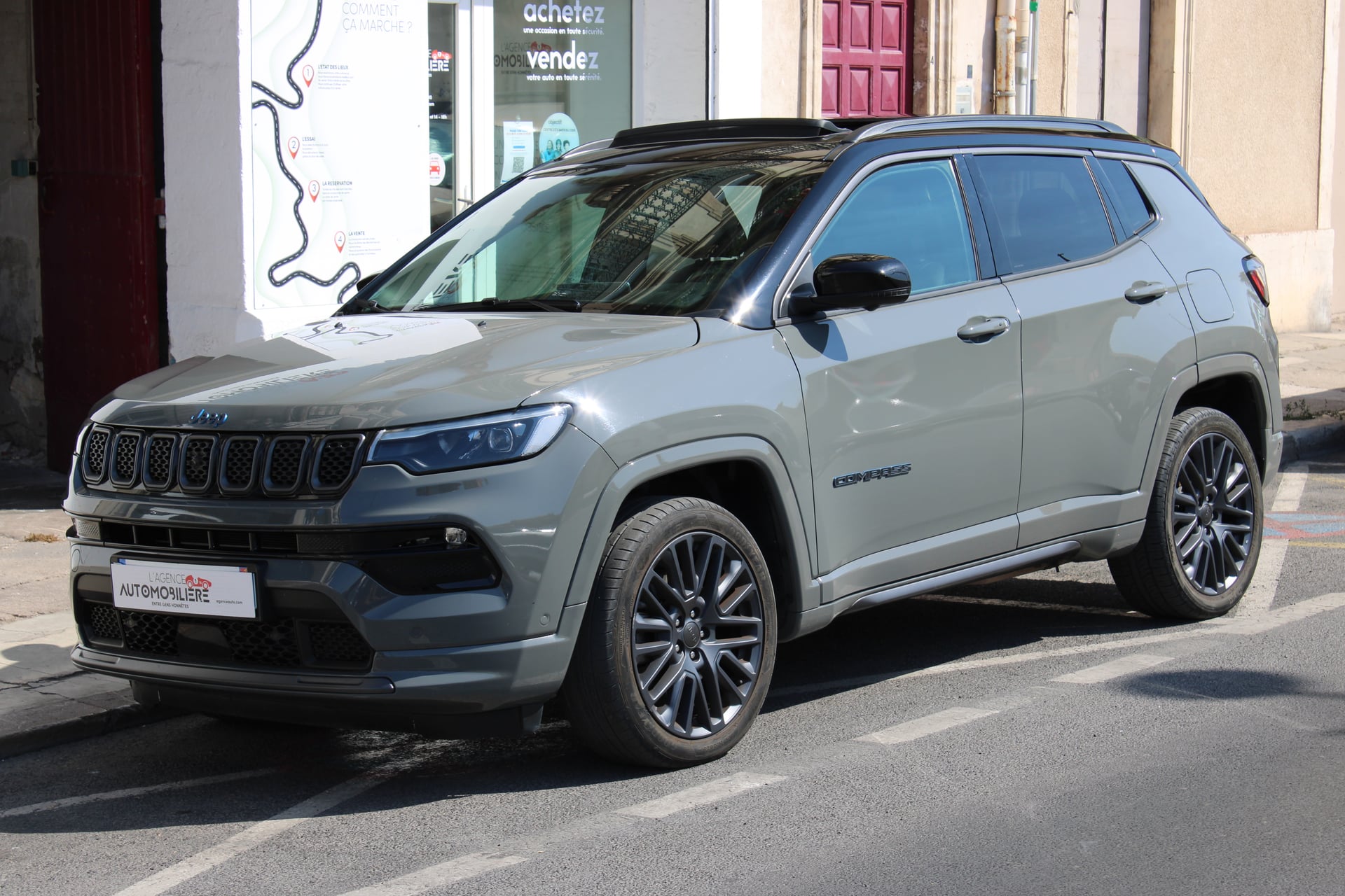 Jeep Compass 1.3 GSE T4 240H 180 4XE PHEV HYBRID 11.4KWH S E-AWD AWD BVA ( Toit ouvrant panoramique, Sièges électriques ... )