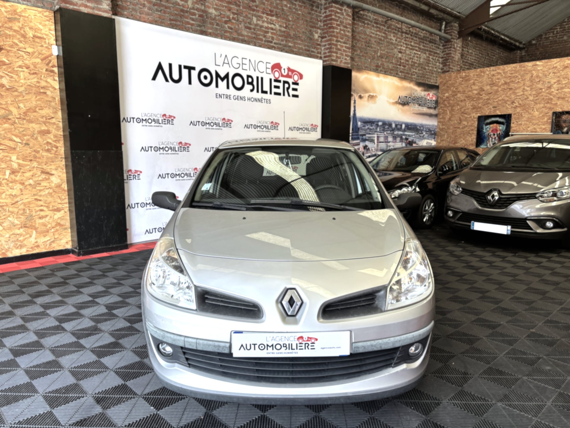 Renault Clio PHASE 3 - 1.2 16V - 75 CH COMMUNITY — 2