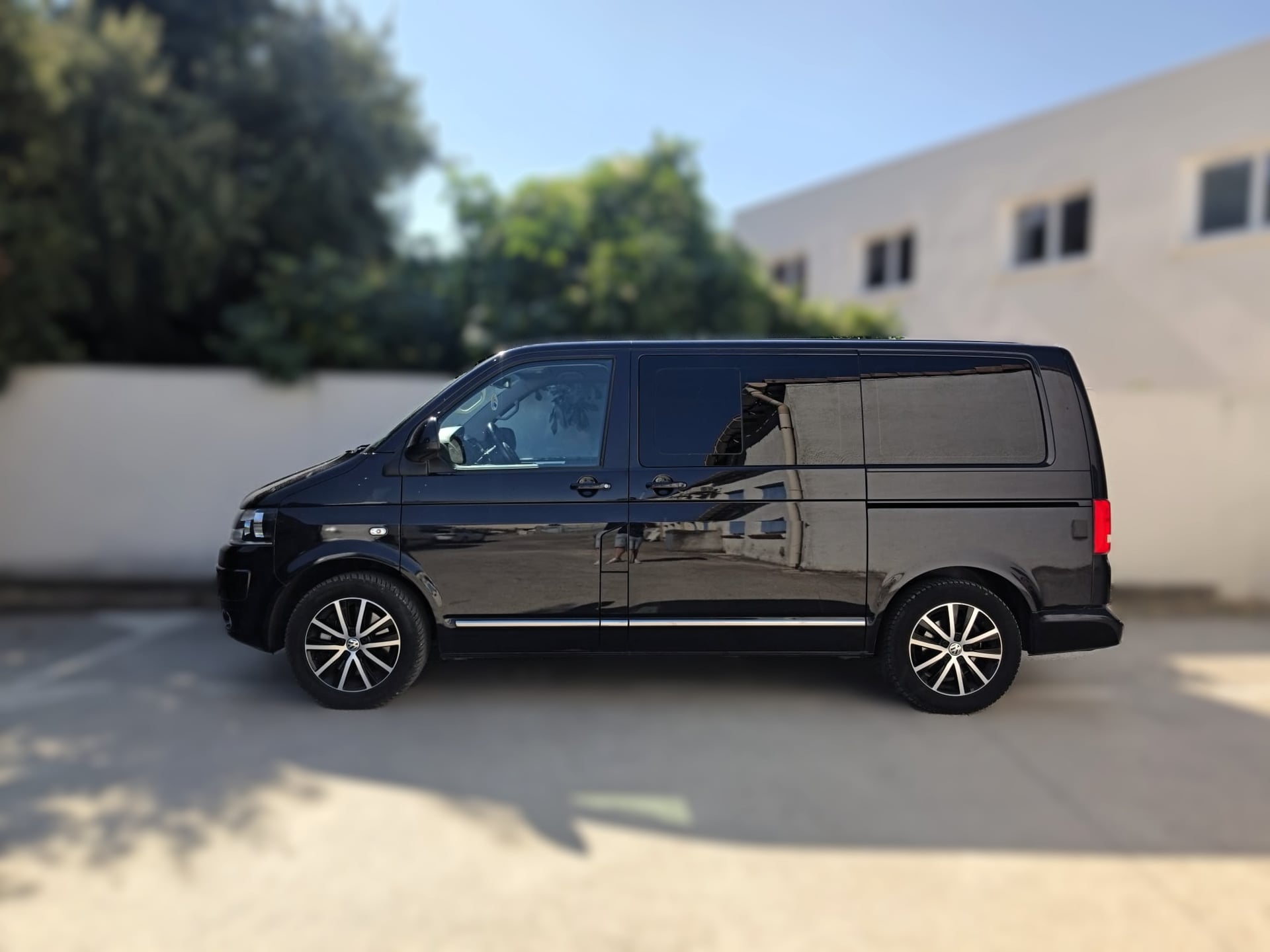 Volkswagen Transporter MINIBUS T5 2.0 TDI 180 BLUEMOTION HIGH LINE DSG BVA — 2