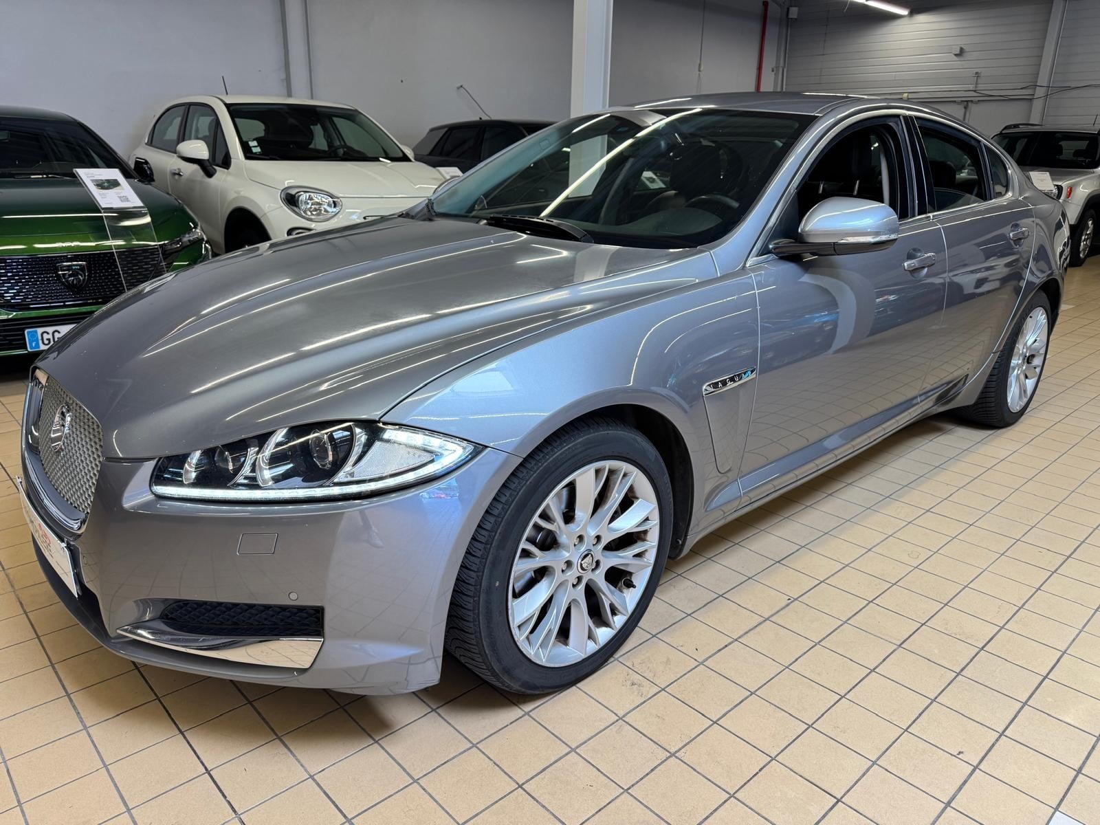Jaguar XF 2.2D i4 Luxe — 2