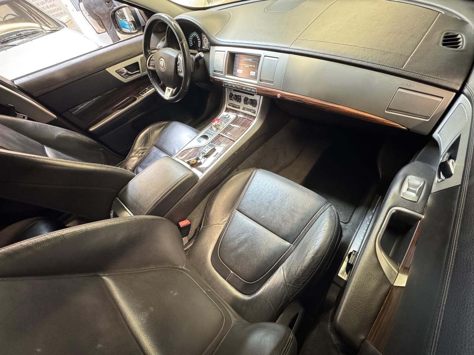 Jaguar XF 2.2D i4 Luxe — 33