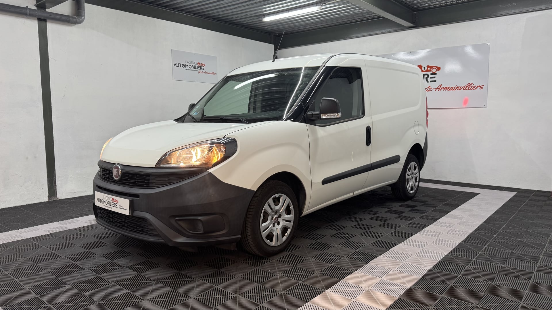 Fiat Doblo Cargo 1.6 Multijet 105ch 705kg Pro Lounge — 1