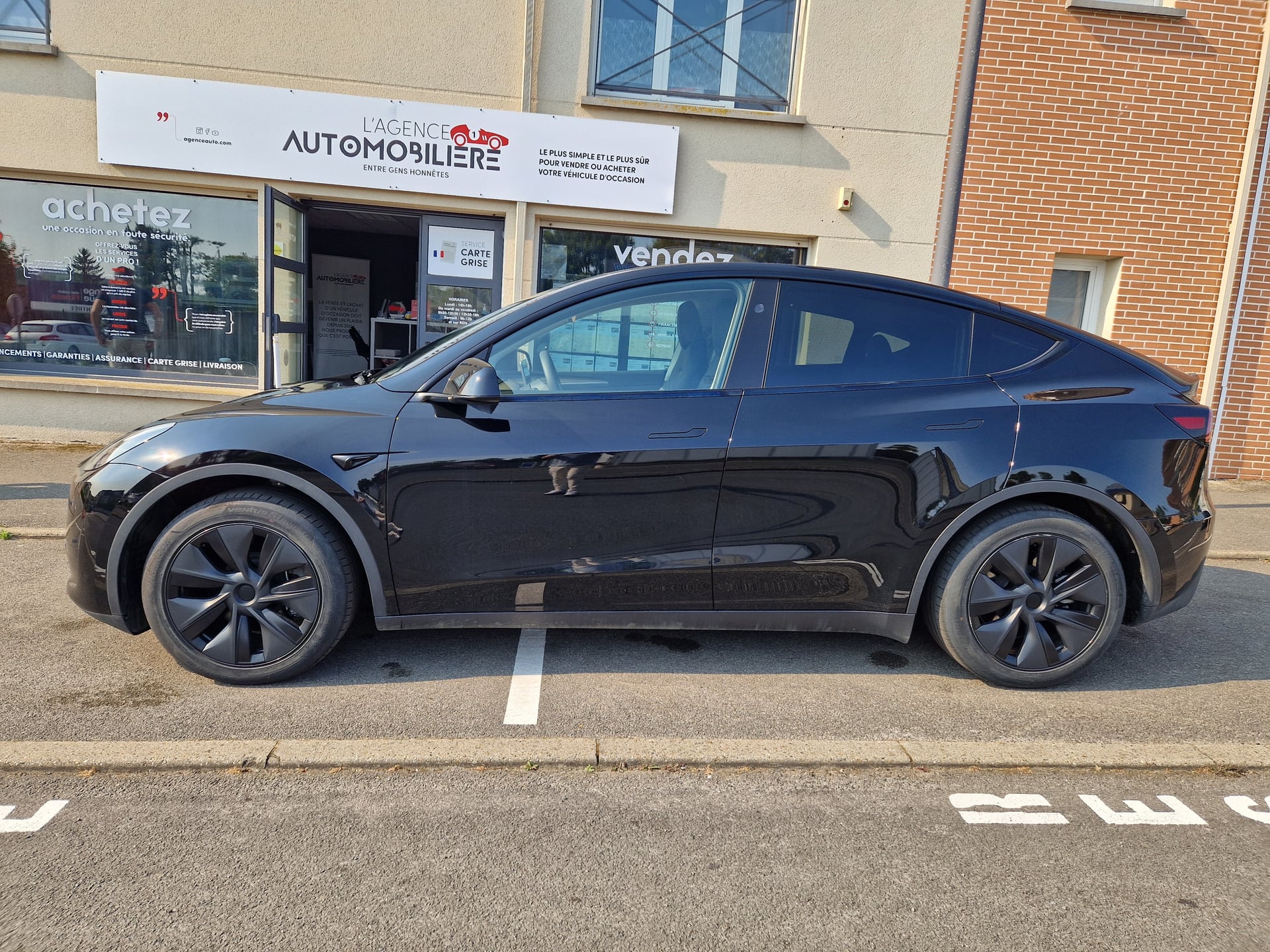 Tesla Model Y 295 AUTONOMIE STANDARD RWD 62.5 KWH — 2