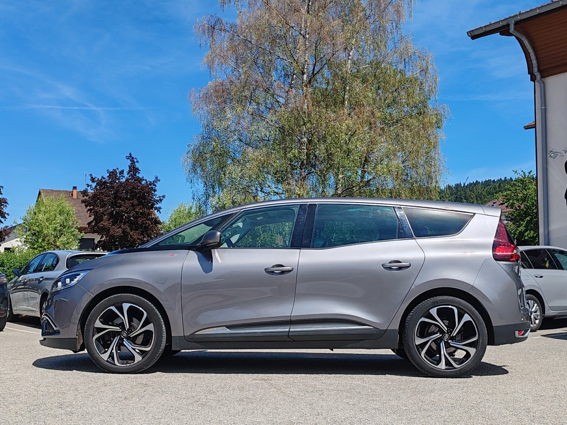 Renault Grand Scenic Grand Scénic IV 1.7 dCi EDC6 120 cv INTENS — 2