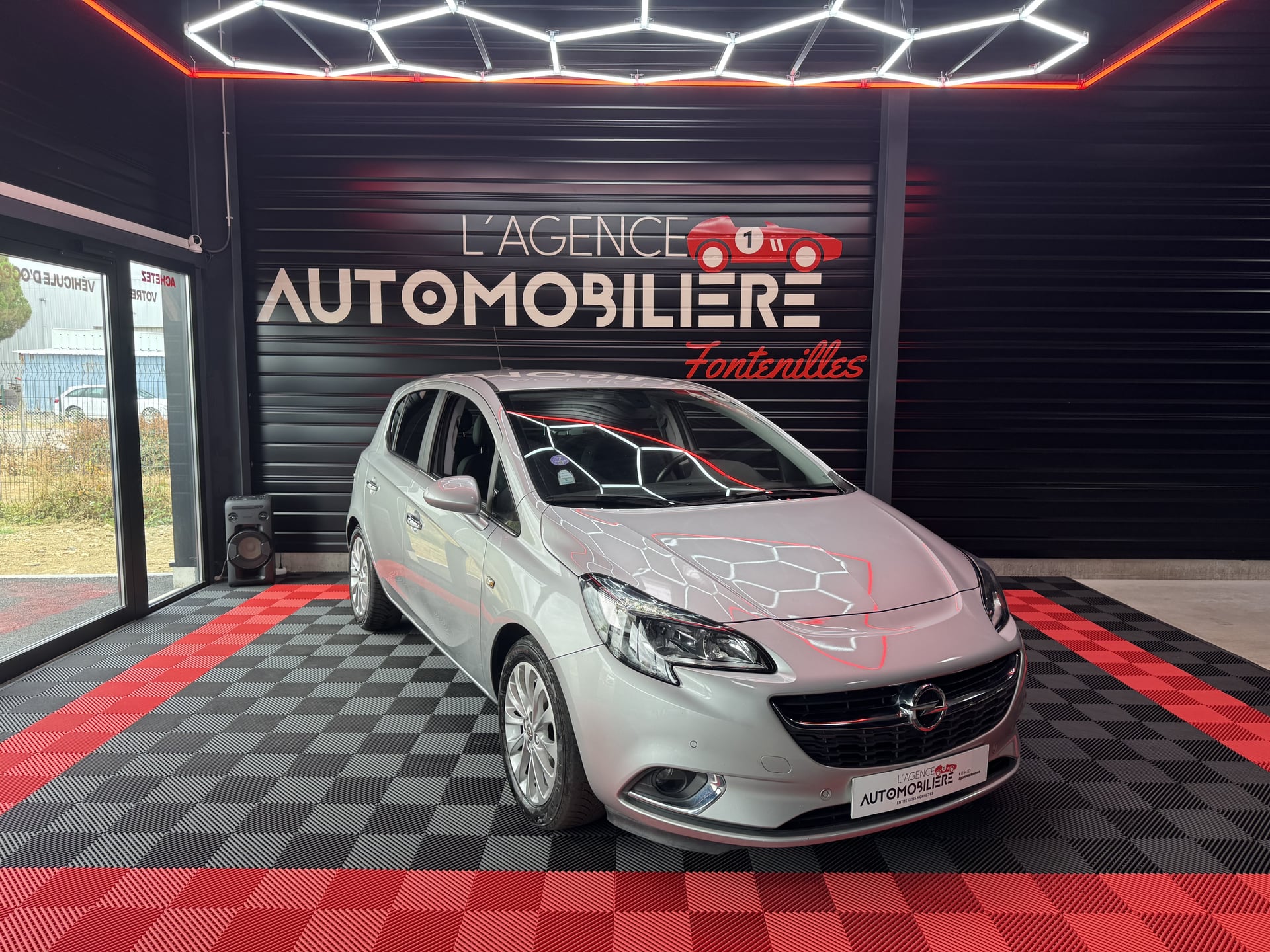 Opel Corsa 1.4 Turbo 100ch Garantie 12 mois Moteur Opel + Attelage — 2
