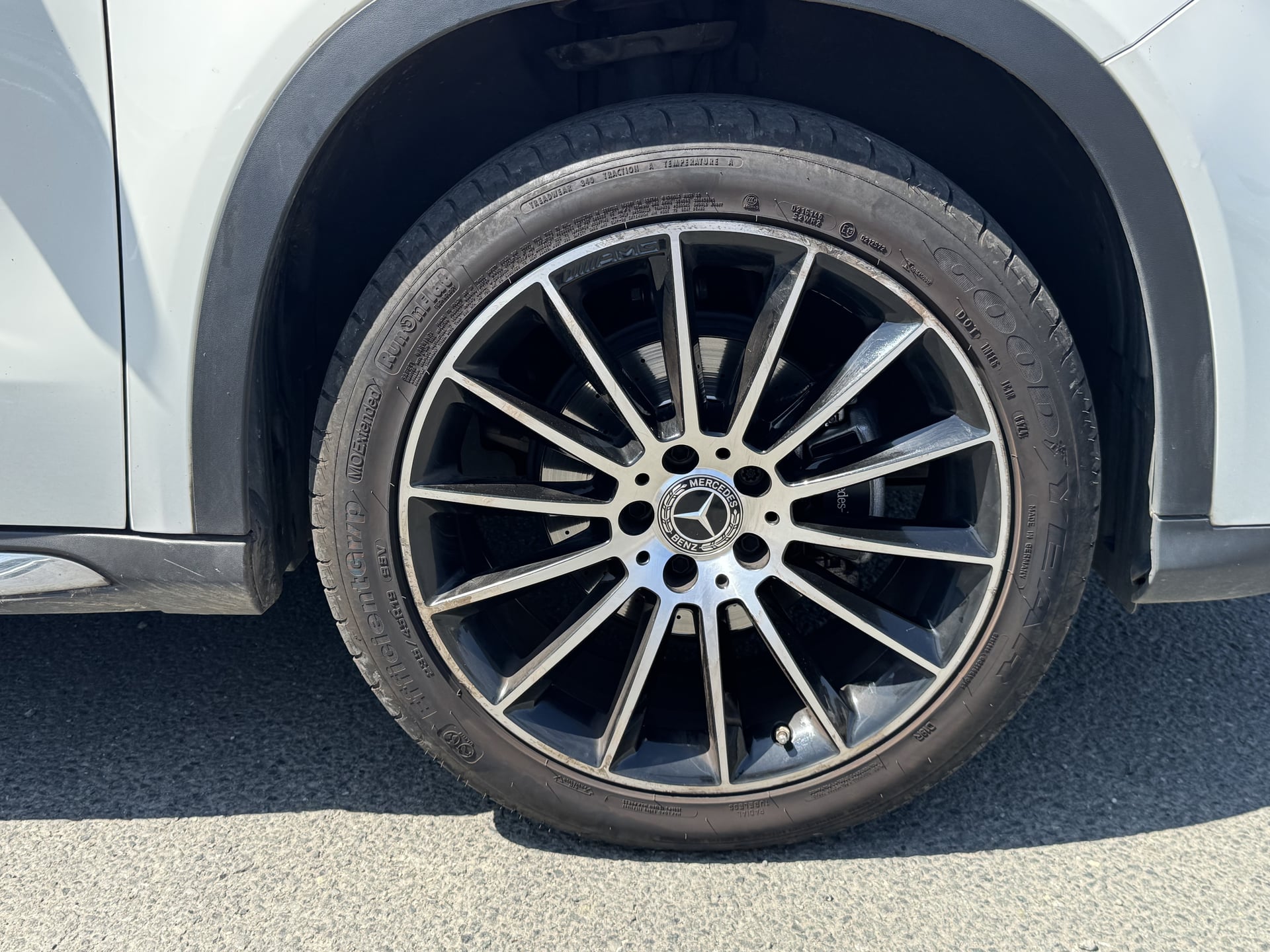 Mercedes-Benz Classe GLA 180 7G-DCT A WhiteArt Edition | 1ère main | GARANTIE 12 MOIS — 31