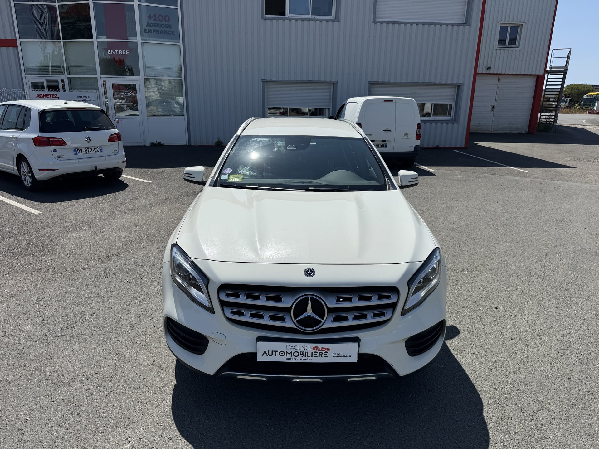 Mercedes-Benz Classe GLA 180 7G-DCT A WhiteArt Edition | 1ère main | GARANTIE 12 MOIS — 2