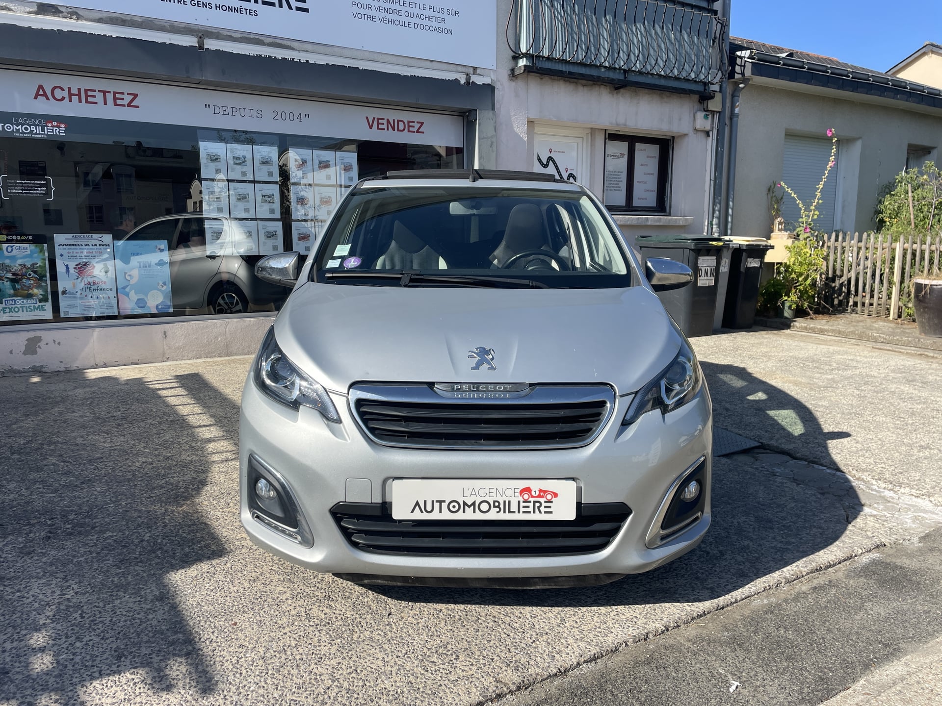 Peugeot 108 1.2 82cv Collection Top 5 portes - Toit ouvrant - Caméra de recul — 2