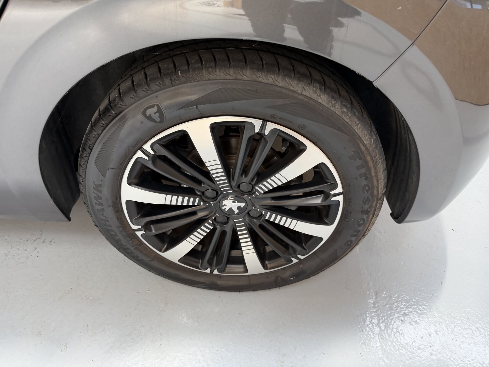 Peugeot 208 1.5 BLUEHDI 100 CH TECH EDITION ALLURE — 32