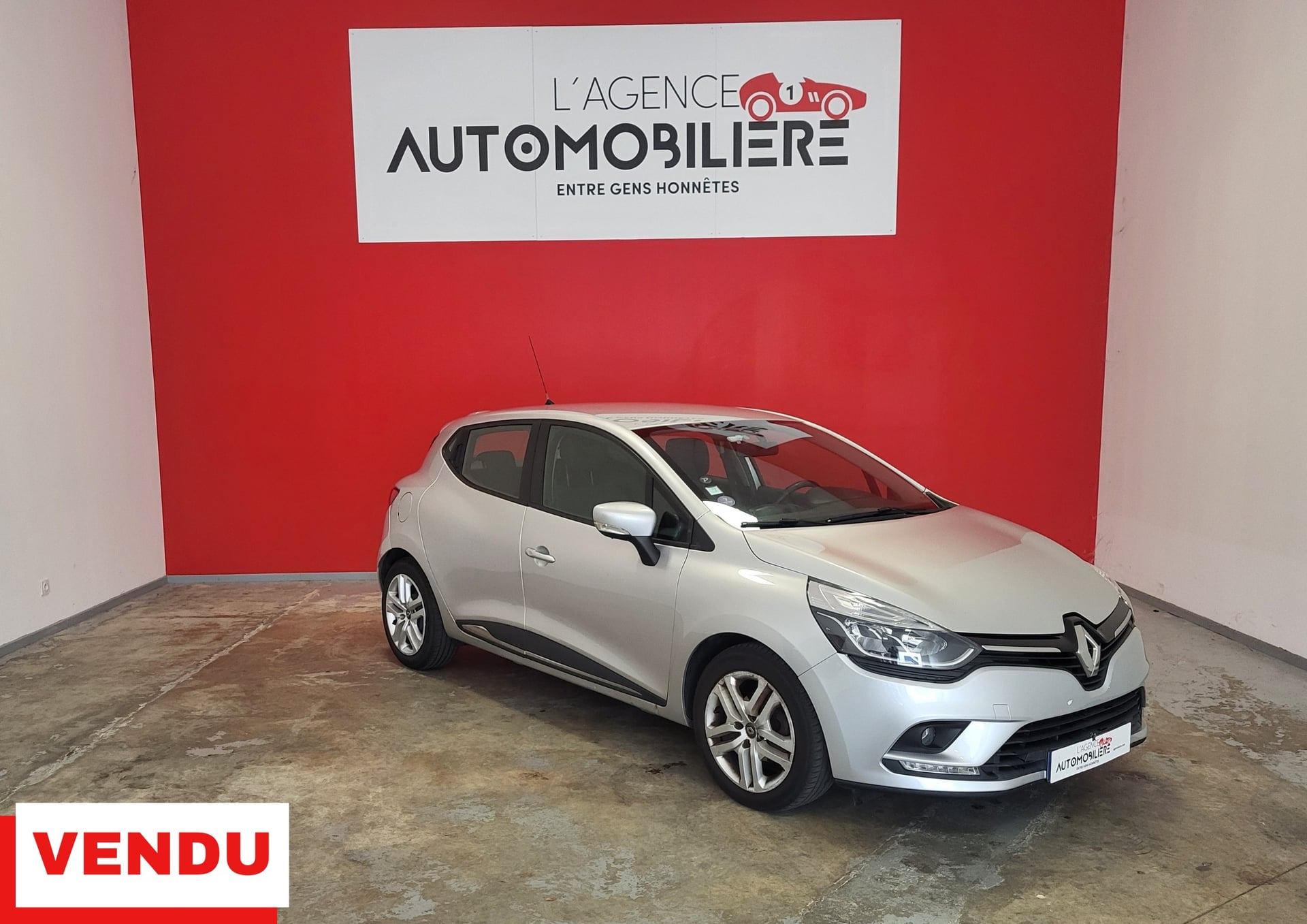 Renault Clio RENAULT CLIO IV PHASE 2 - 0.9 TCE 90 BUSINESS - 2ÈME MAIN — 1