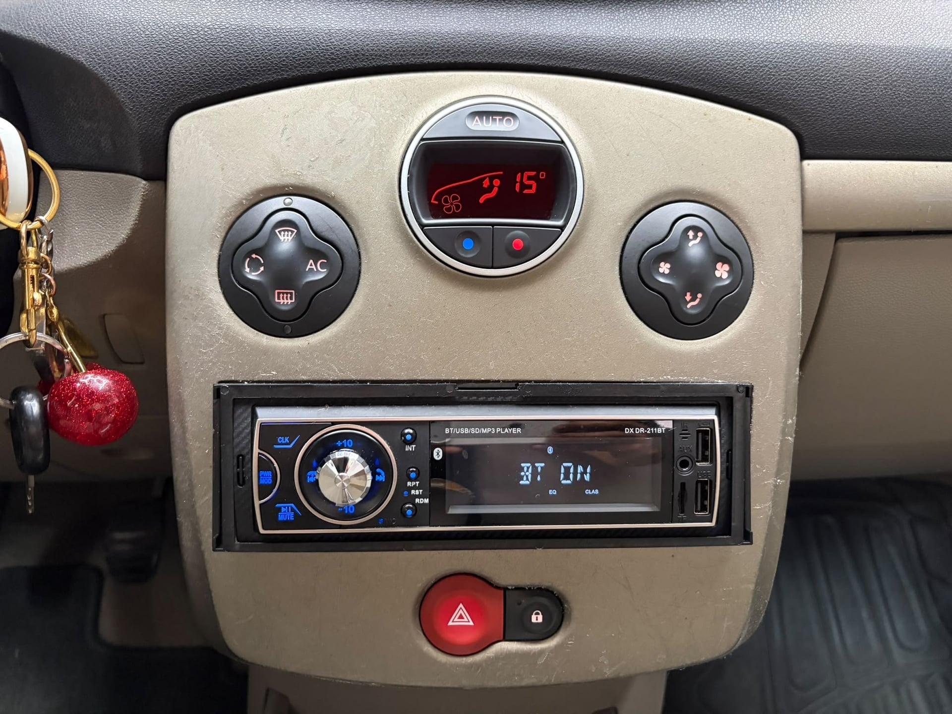 Renault Clio 1.4 16V PRIVILÈGE — 12