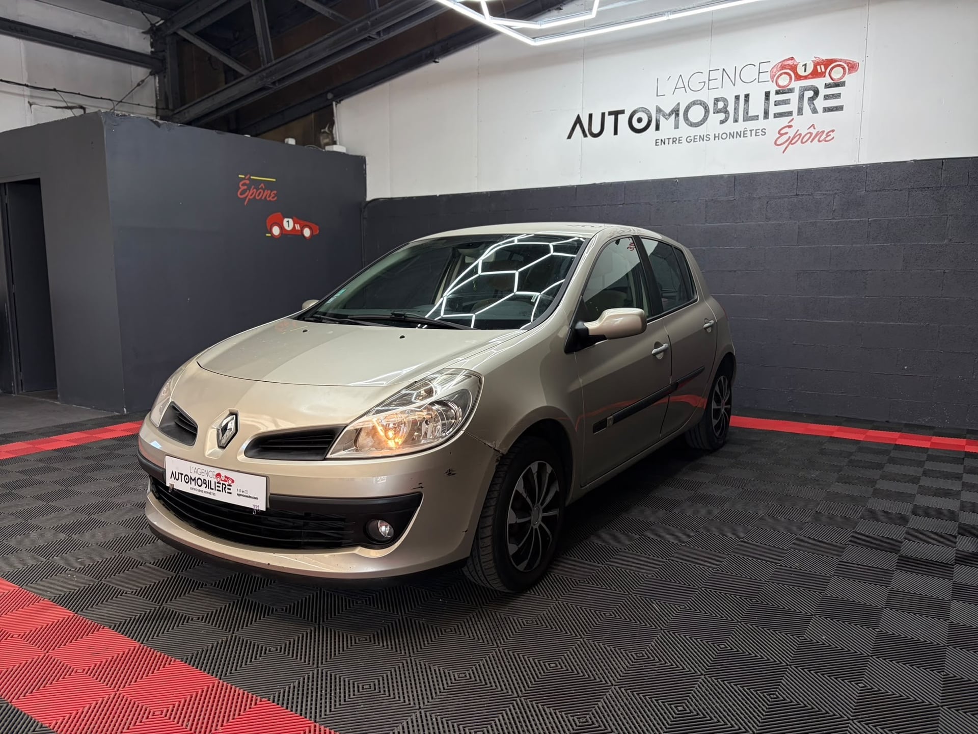 Renault Clio 1.4 16V PRIVILÈGE — 1