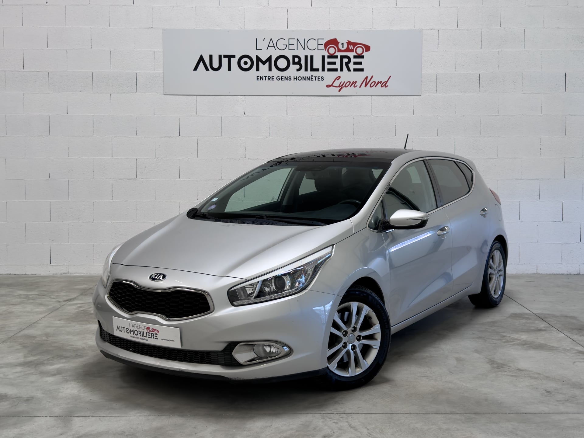 Kia Ceed 1.6 GDI 135 Active – Française - Toit ouvrant - CarPlay – Xénon - Suivi complet — 1