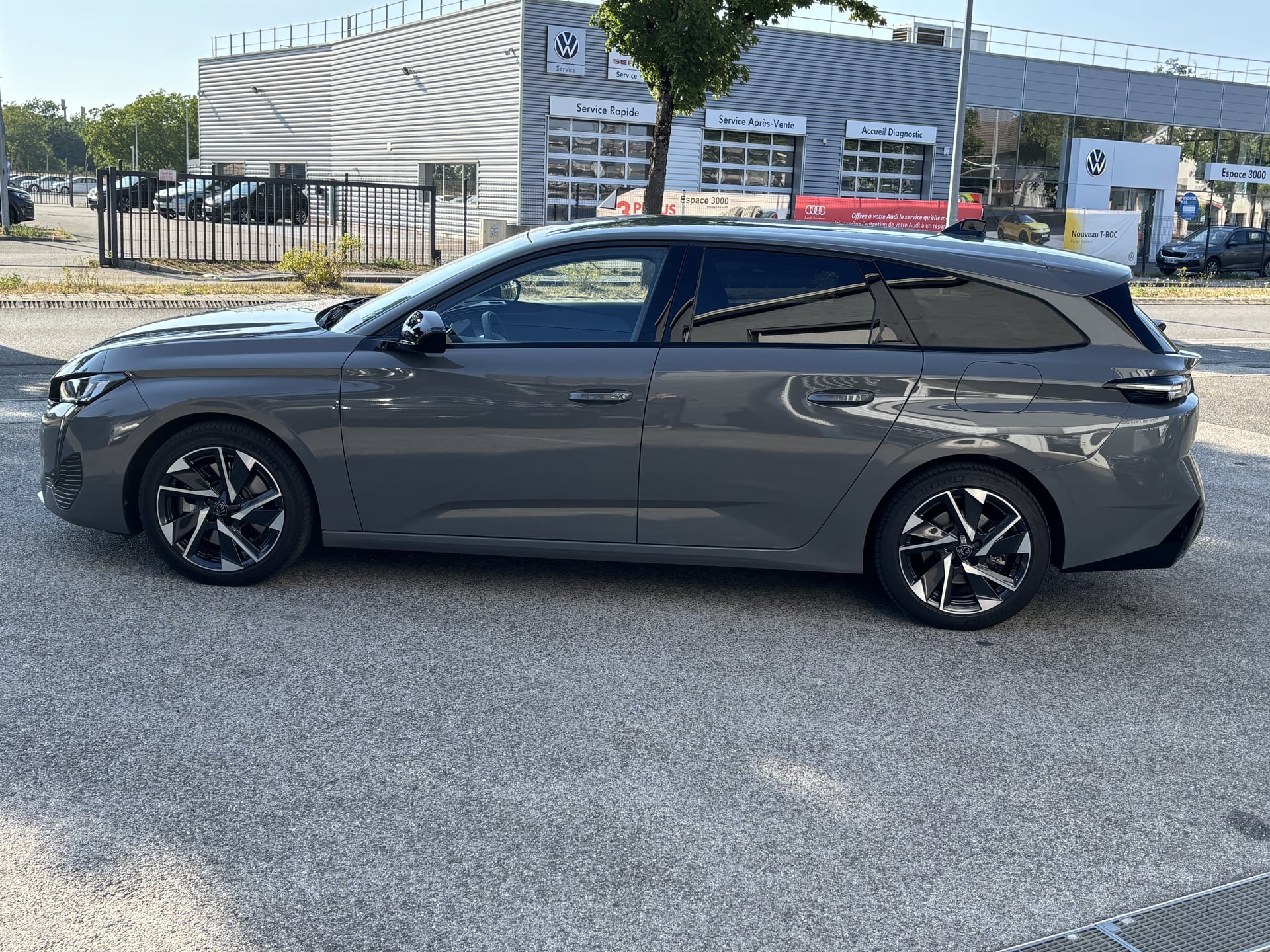 Peugeot 308 SW 1.6 Plug in Hybrid 180 ch ALLURE e- EAT8 - Garantie 02/2027 — 33