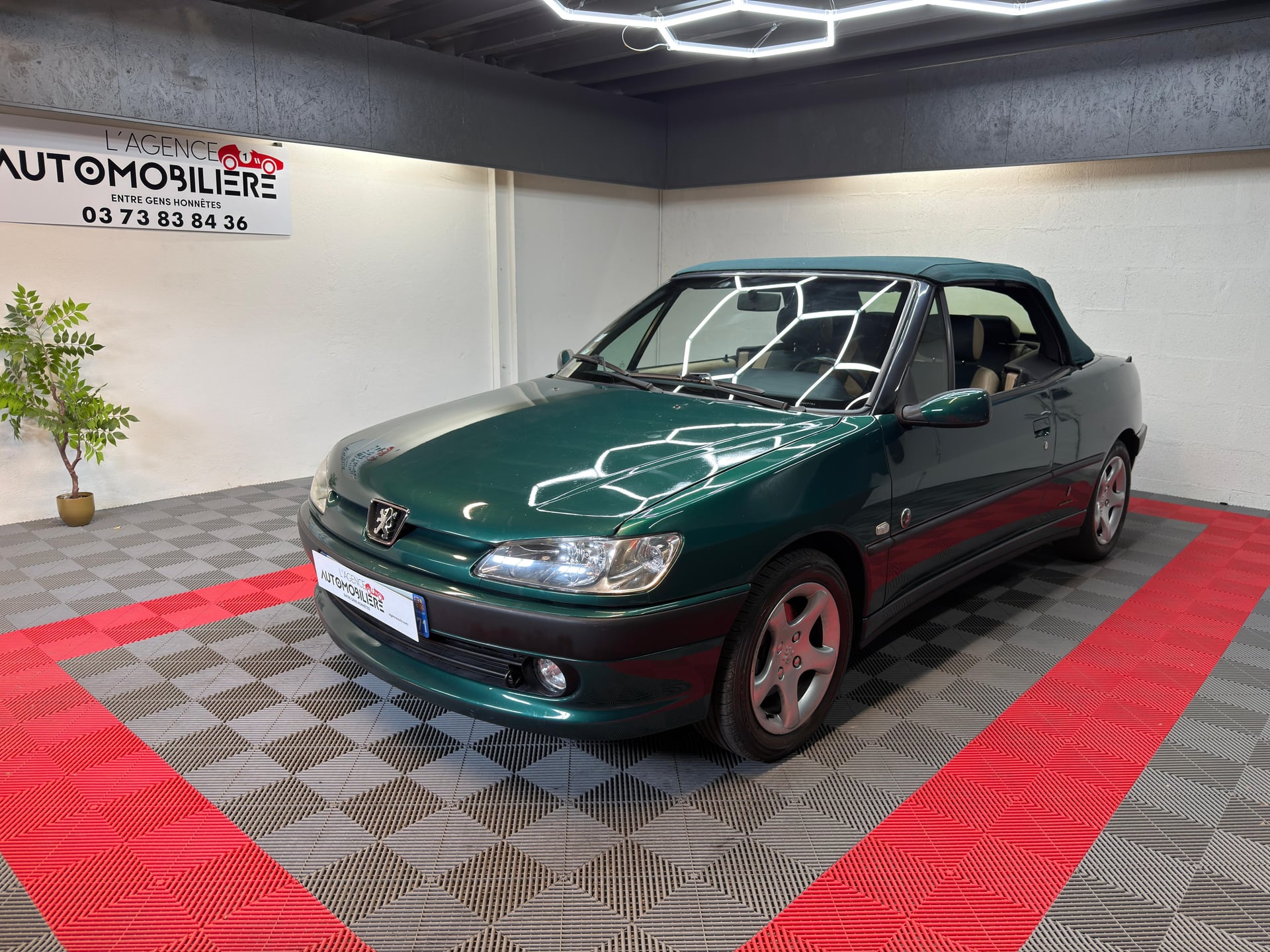 Peugeot 306 Cabriolet 1.6 i 100 ch ROLAND GARROS — 2
