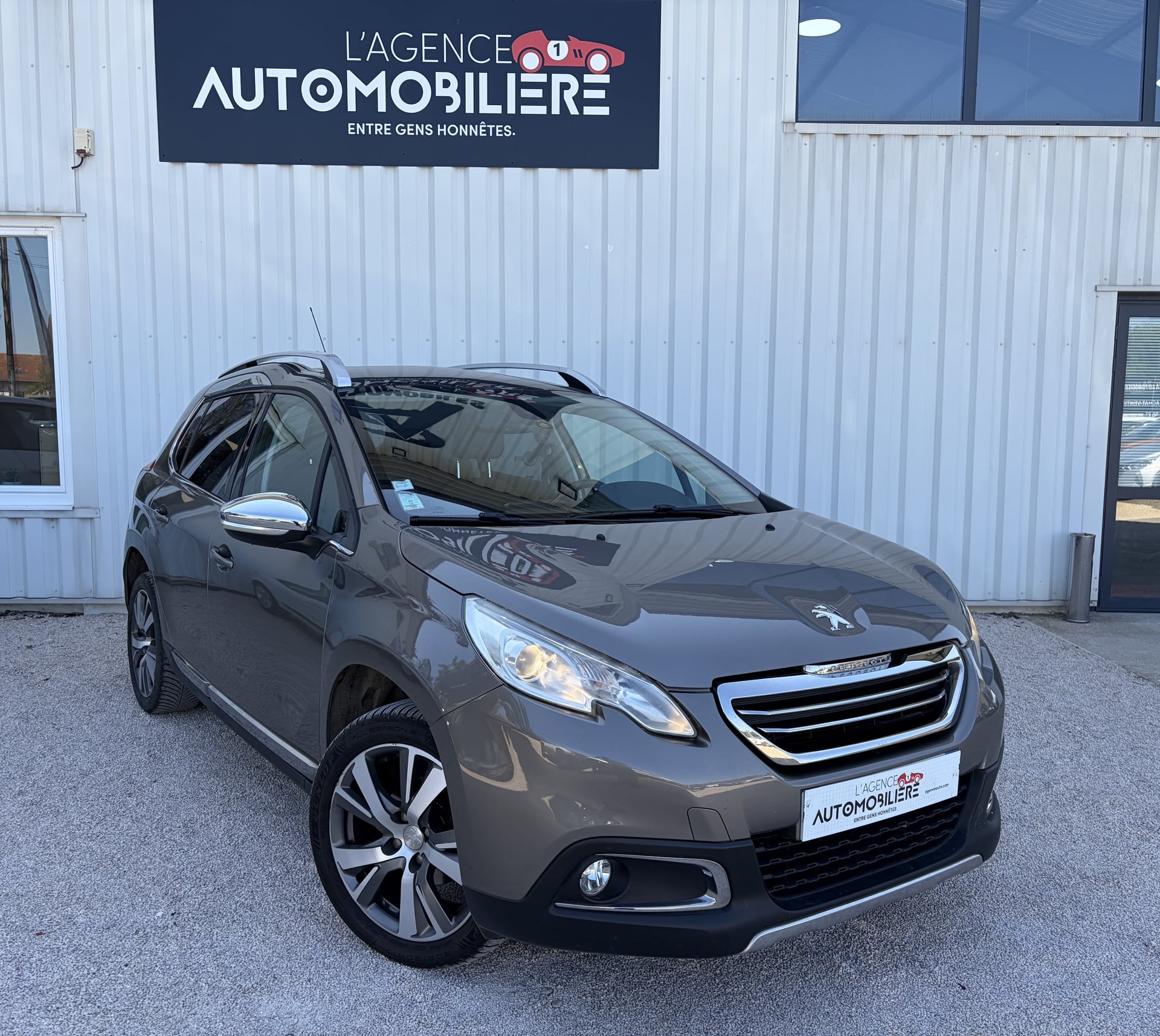 Peugeot 2008 1.6 HDI - 92cv FÉLINE CUIVRE