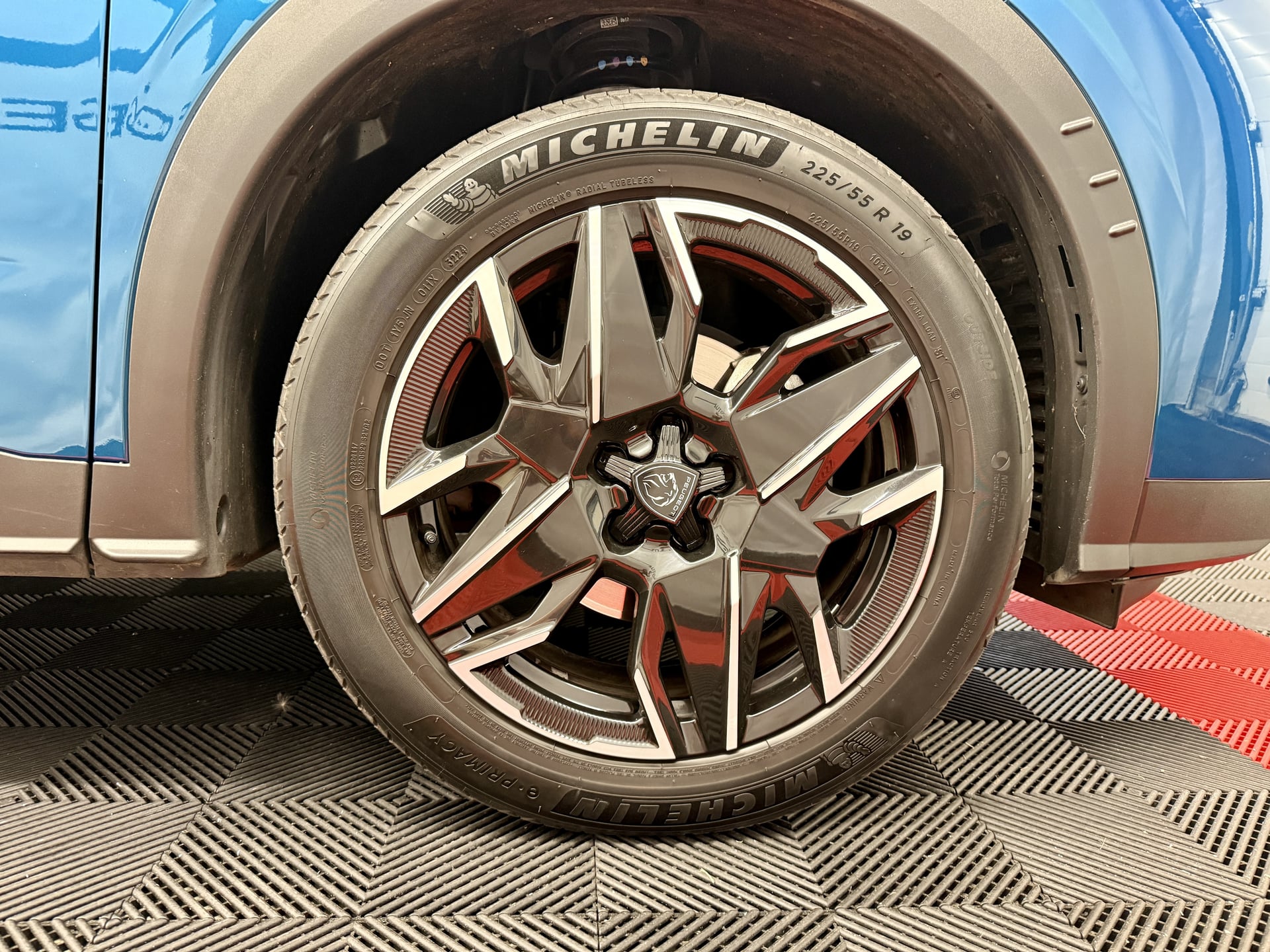 Peugeot 3008 III 1.2 HYBRID 136 GT E-DCS6 (Toit ouvrant, Hifi Focal) — 27