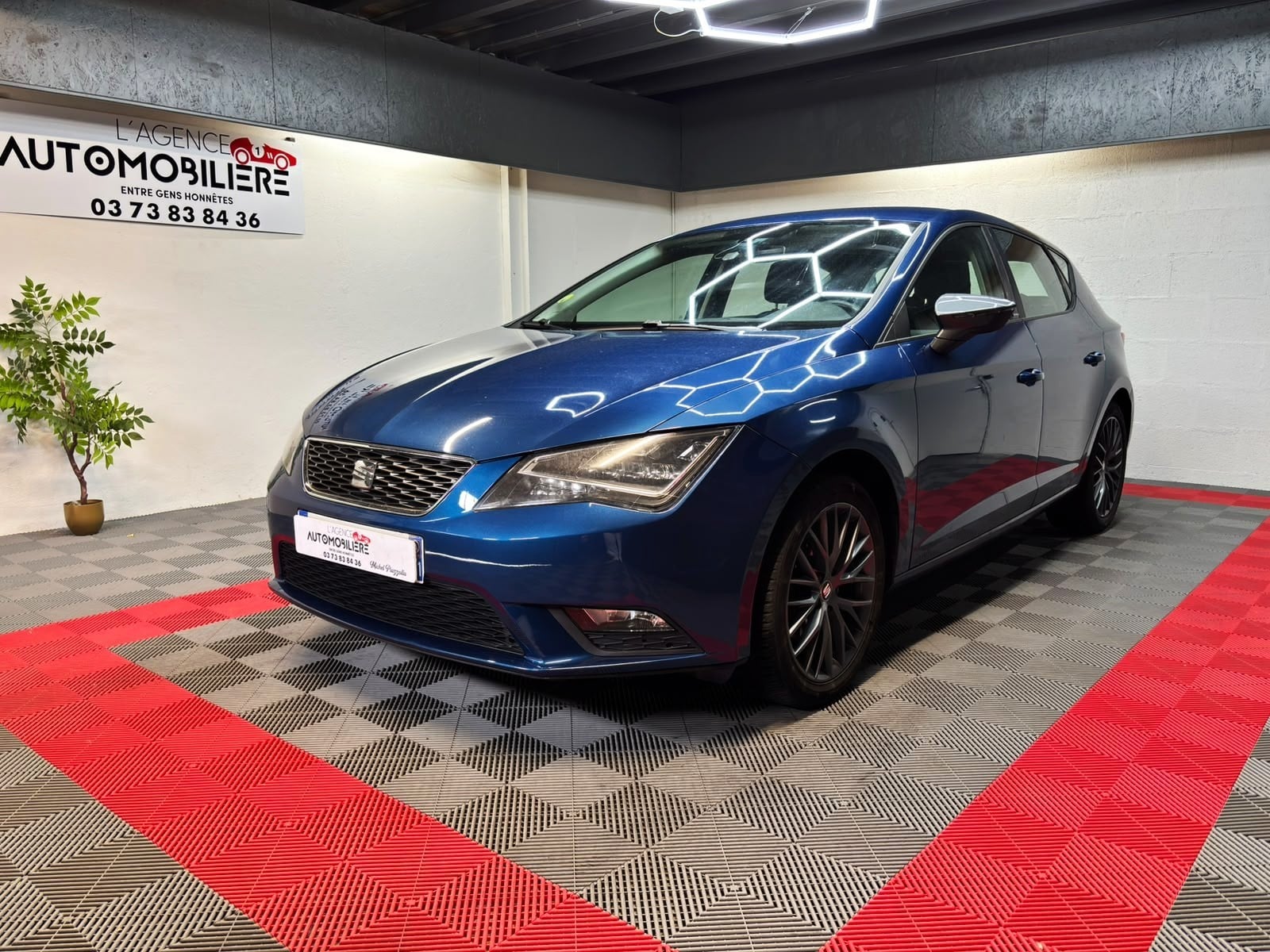 Seat Leon 1.6 TDI 110CH CONNECT - Carnet d'entretetien - Attelage - Distribution faite — 1