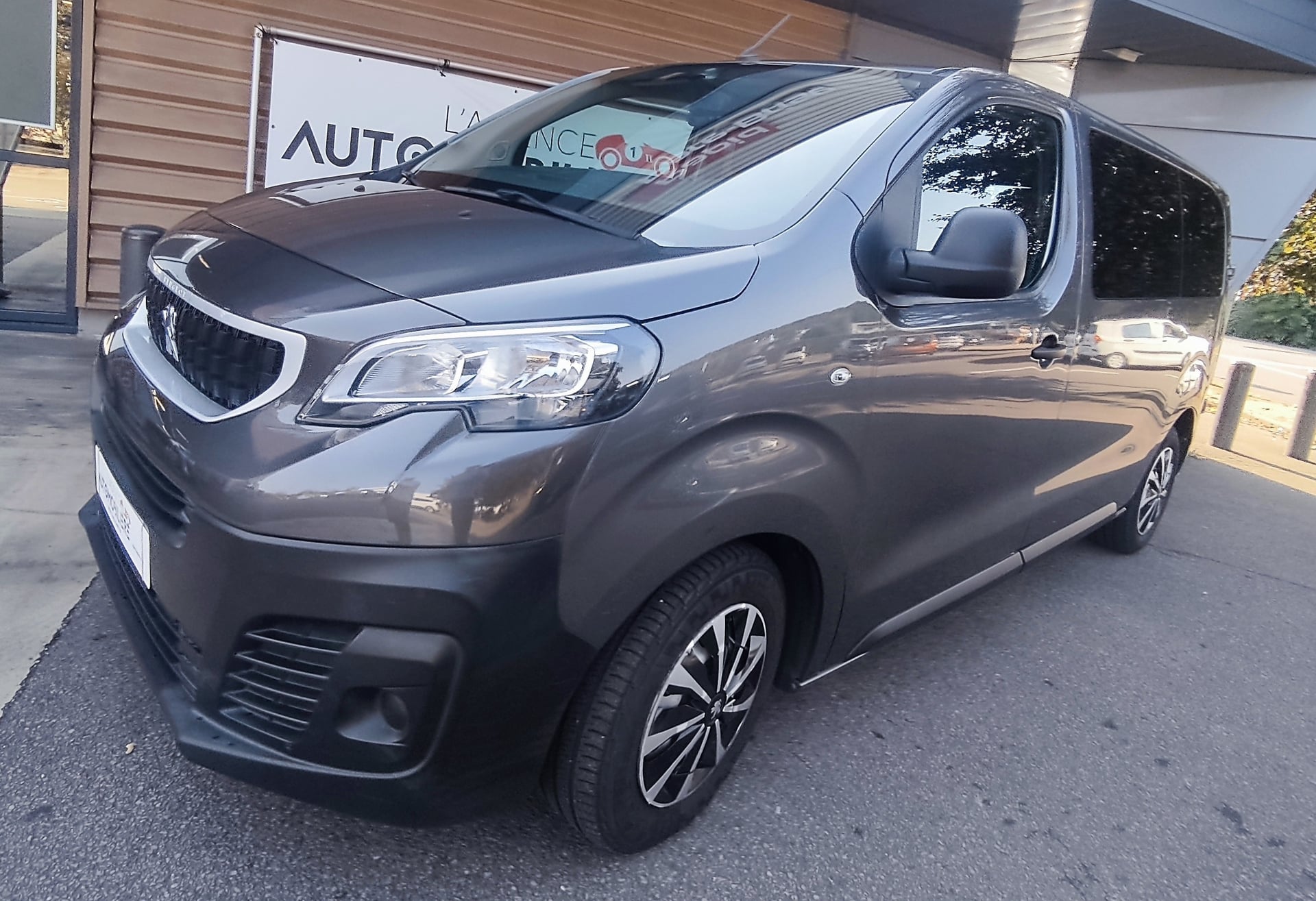 Peugeot Expert Traveller Standart BlueHDI Active — 2