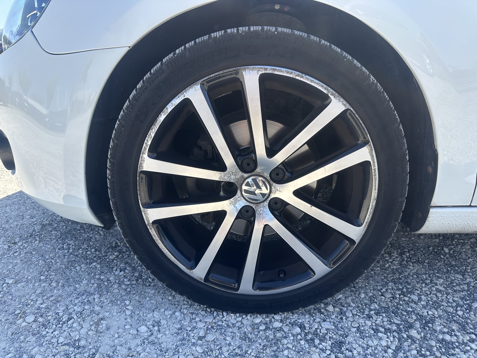 Volkswagen Golf VI 1.6 TDi 105 CH FINITION CARAT — 29