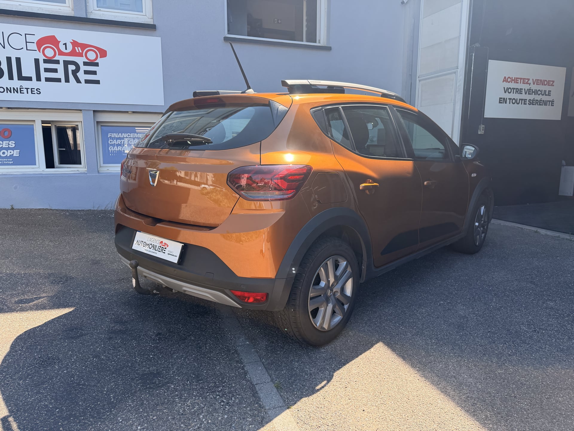 Dacia Sandero III 1.0 ECO-G 100 ch Stepway Confort Attelage - Bluetooth - Climatisation — 2