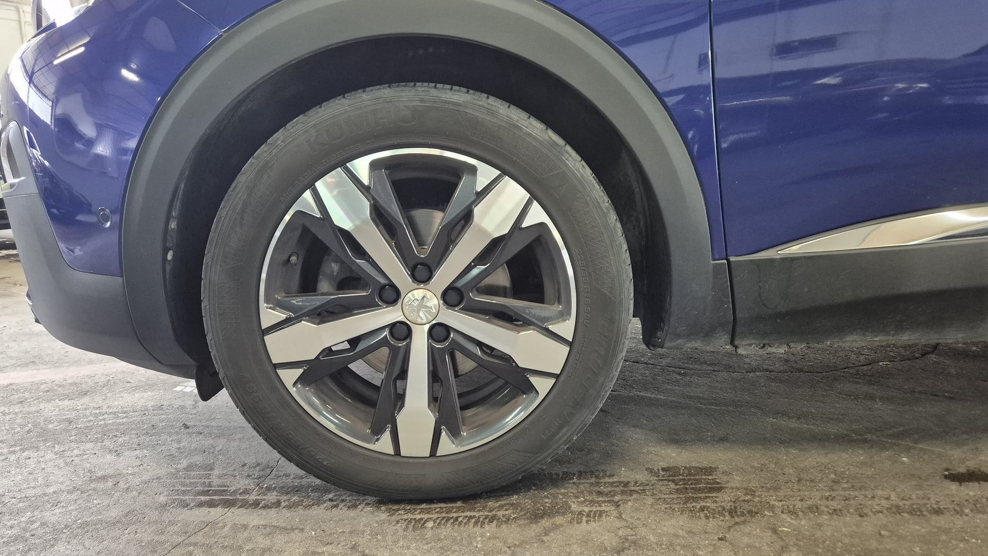 Peugeot 3008 1.5 BLUEHDI 130 ALLURE 1er MAIN — 28