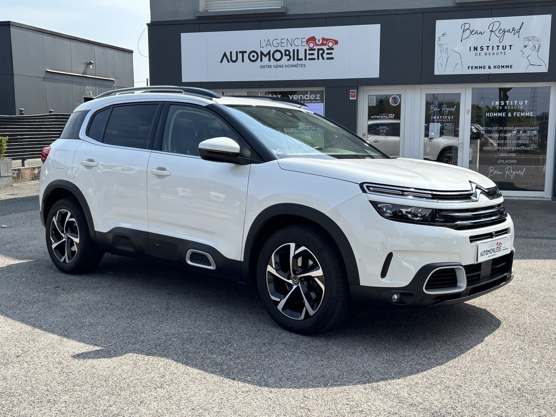 Citroen C5 Aircross 1.6 THP 180 ch SHINE EAT8 - TOIT OUVRANT - ATTELAGE AMOVIBLE — 2