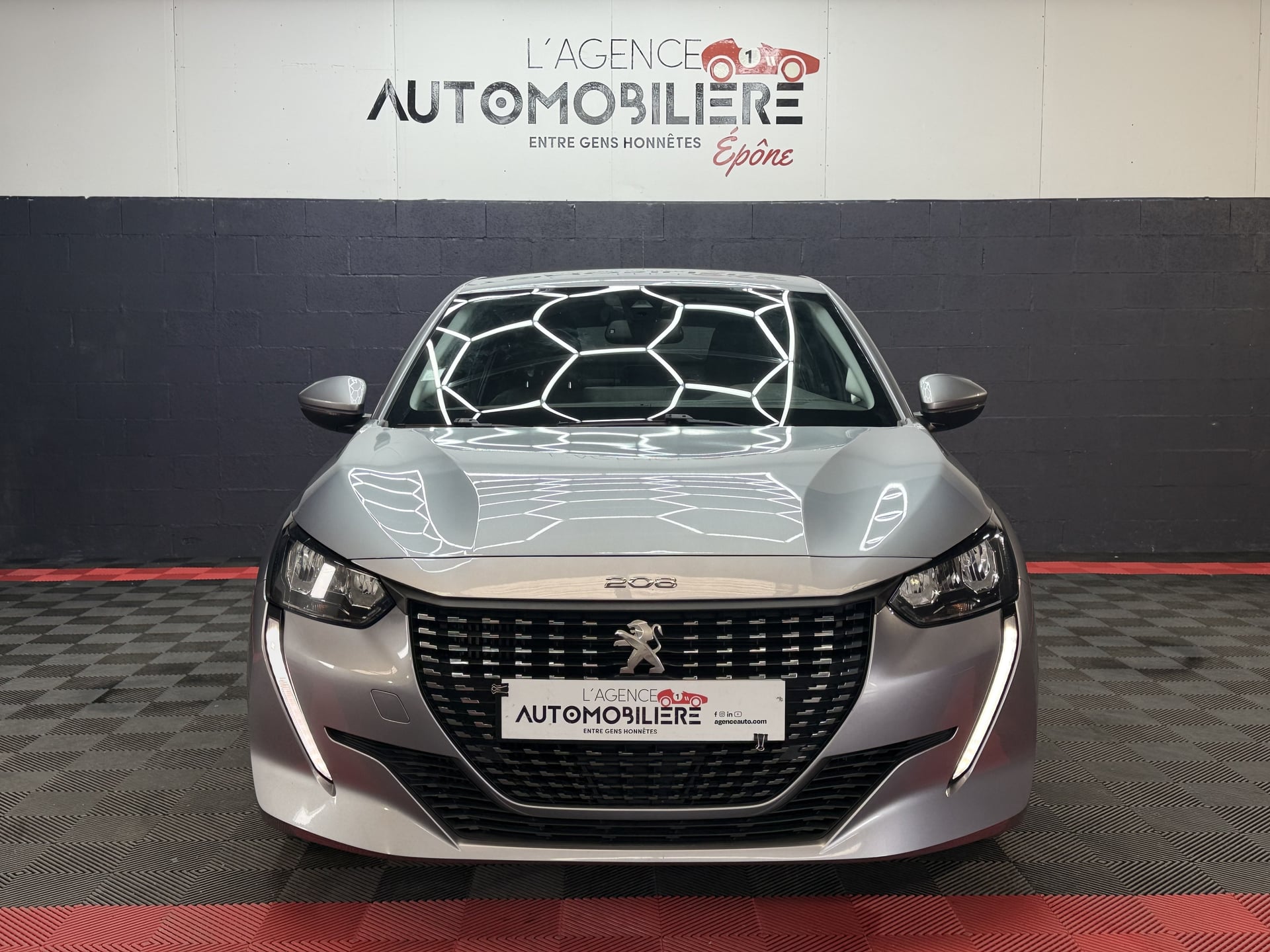 Peugeot 208 1.2 PURETECH 100 ALLURE — 2