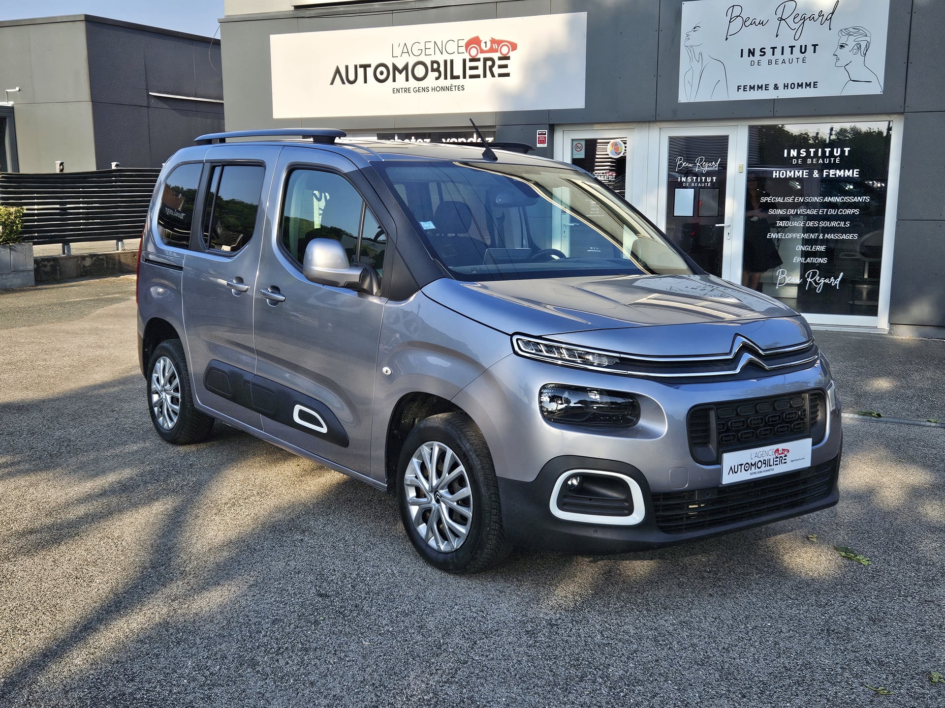 Citroen Berlingo 1.5 HDI 100 CV SHINE ( Affichage tête Haute - Caméra de recul - GPS - Car Play Android Auto...)