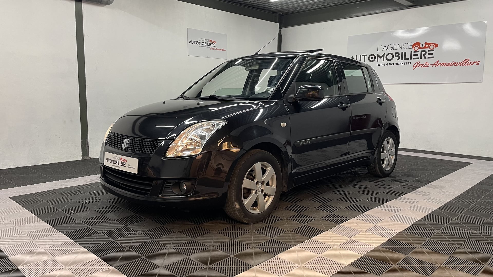 Suzuki Swift 1.3 VVT Anniversary 5p — 1