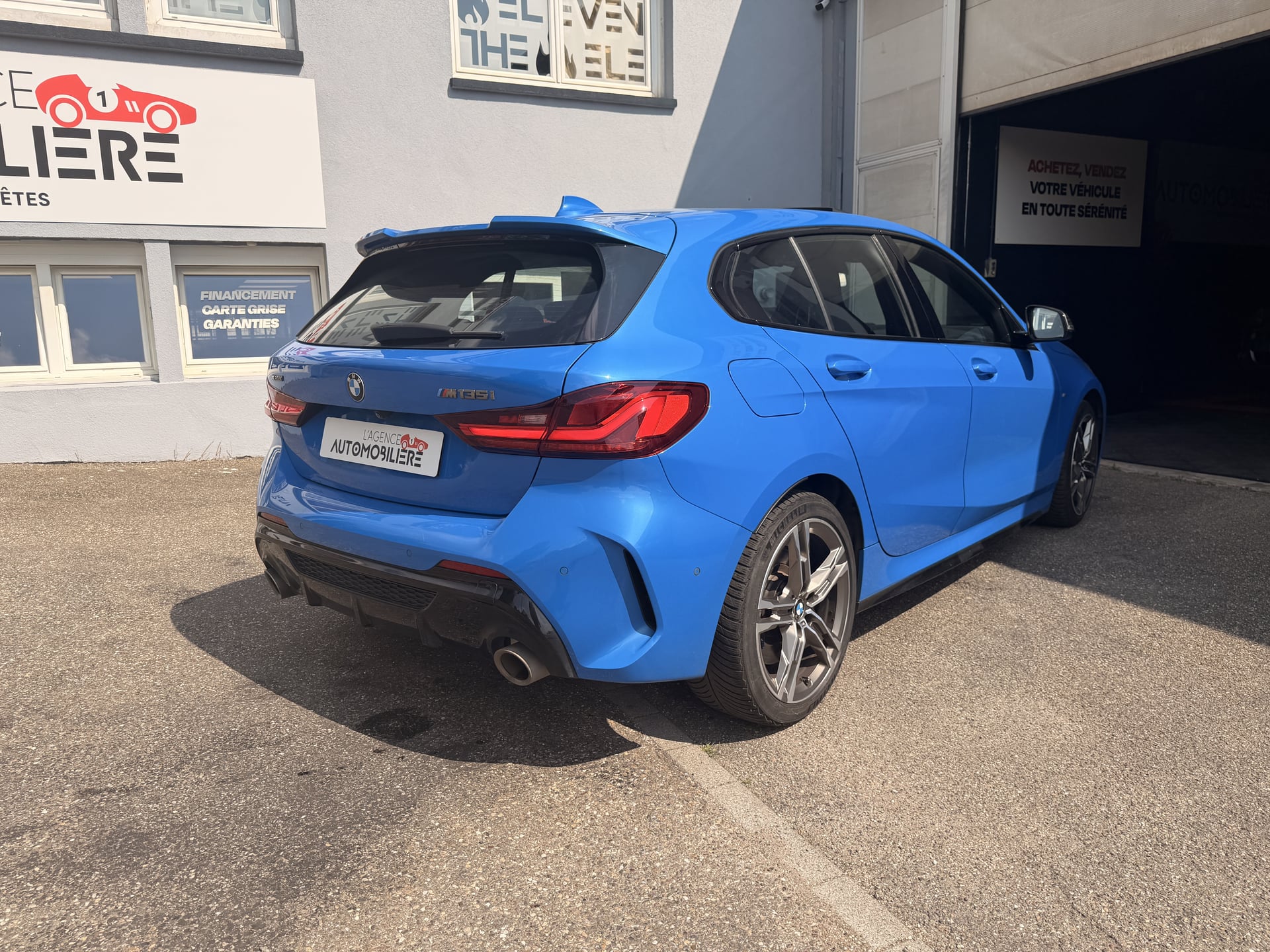 BMW Série 1 M135 iA XDrive 306 ch BVA 8 Pas de malus - Toit ouvrant panoramique - Caméra de recul - GPS - CARPLAY - SIEGES PERF — 2