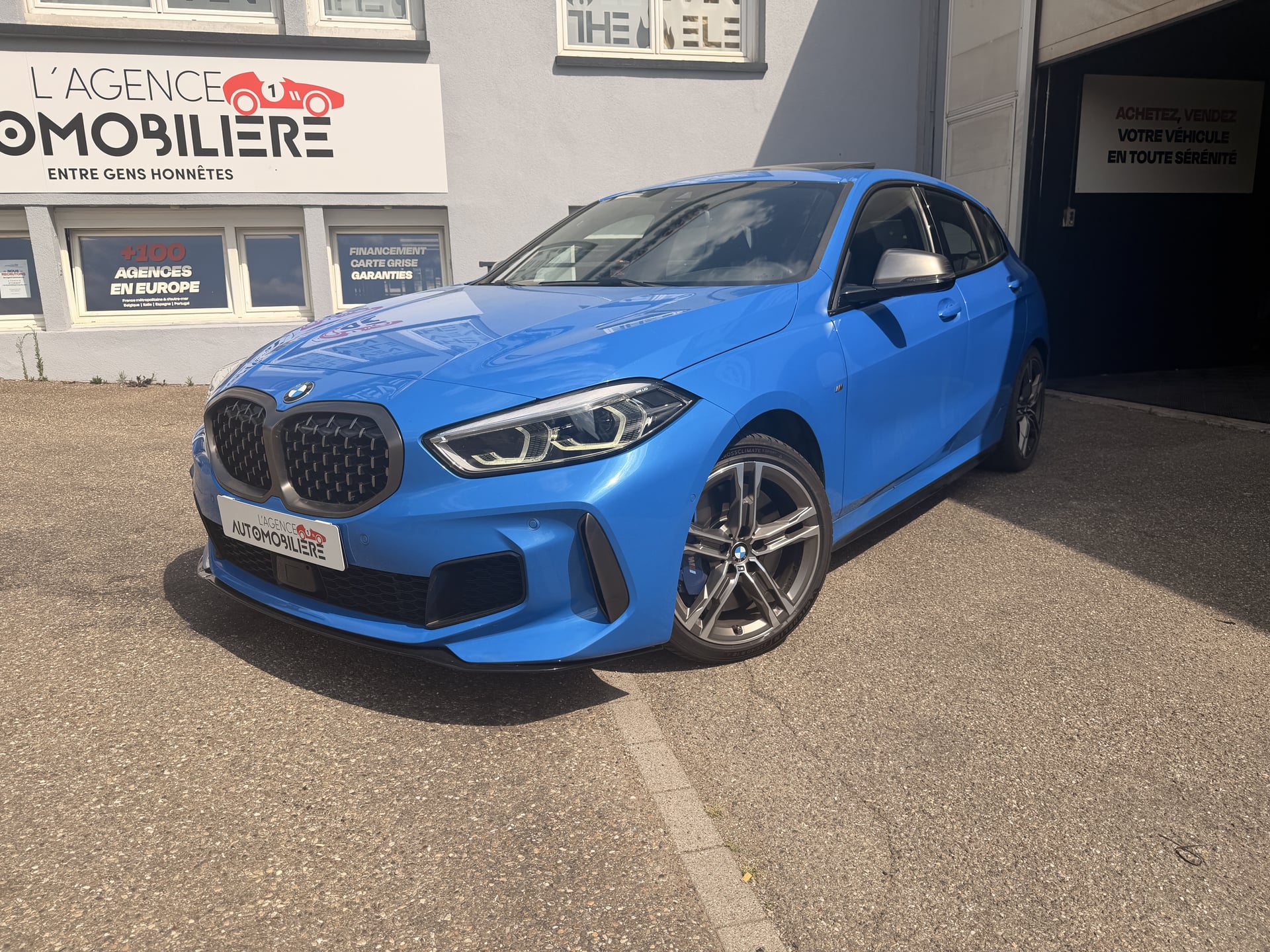 BMW Série 1 M135 iA XDrive 306 ch BVA 8 Pas de malus - Toit ouvrant panoramique - Caméra de recul - GPS - CARPLAY - SIEGES PERF