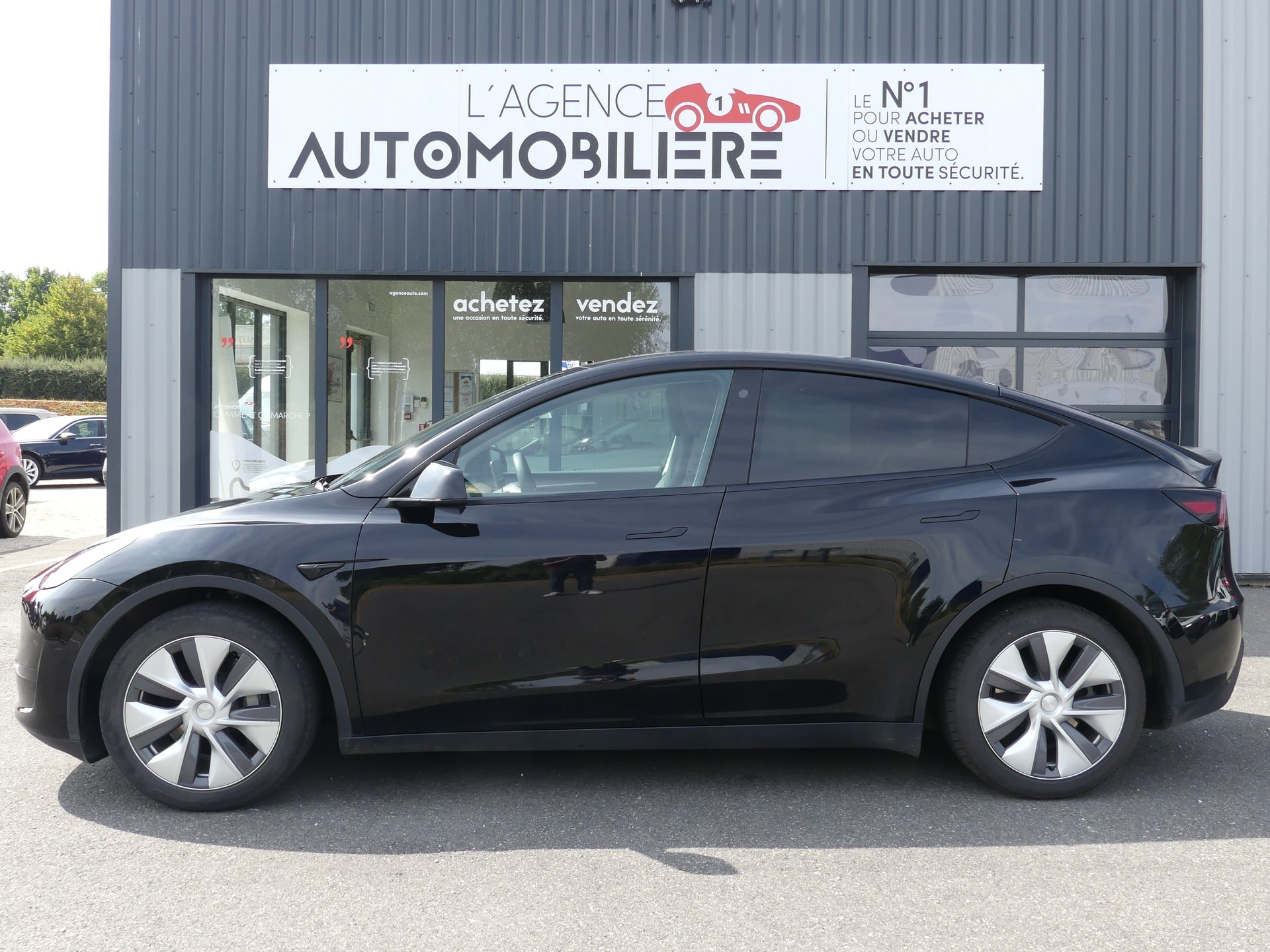 Tesla Model Y Standard 299 cv Boîte auto — 2