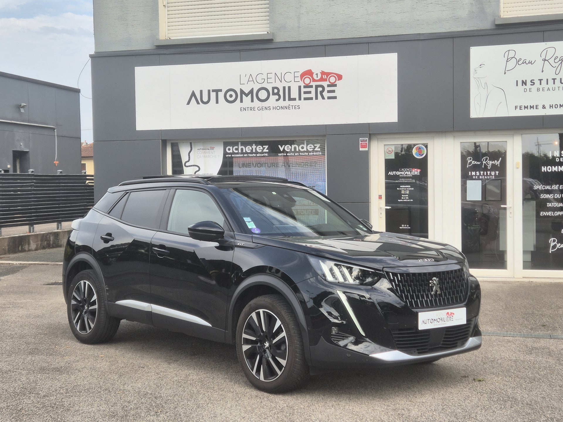 Peugeot 2008 1.2  Puretech 130 GT EAT8  Boîte auto Attelage Toit Ouvrant