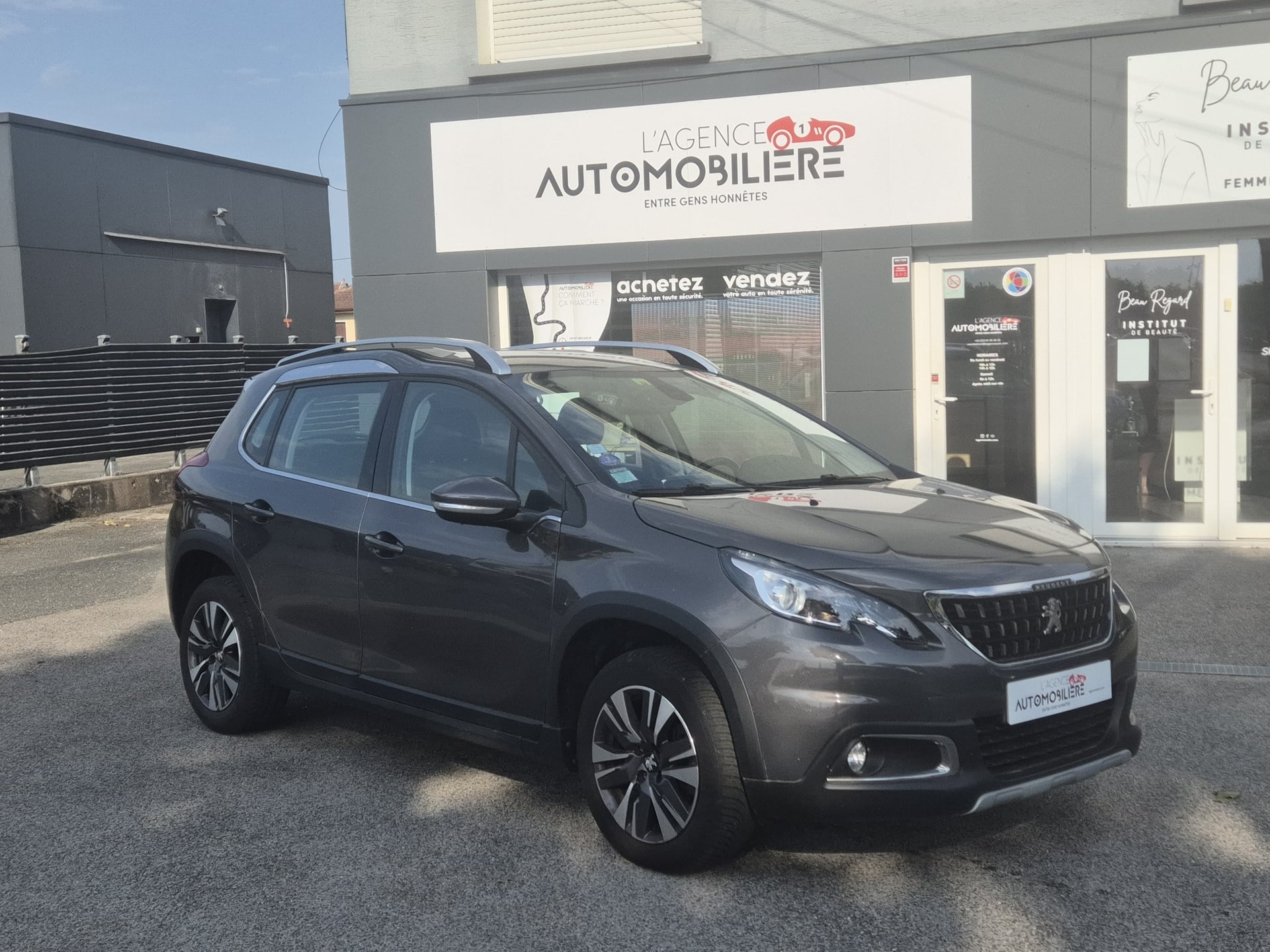Peugeot 2008 1.2 THP Puretech 110 CV ALLURE EAT6 Boîte auto — 2