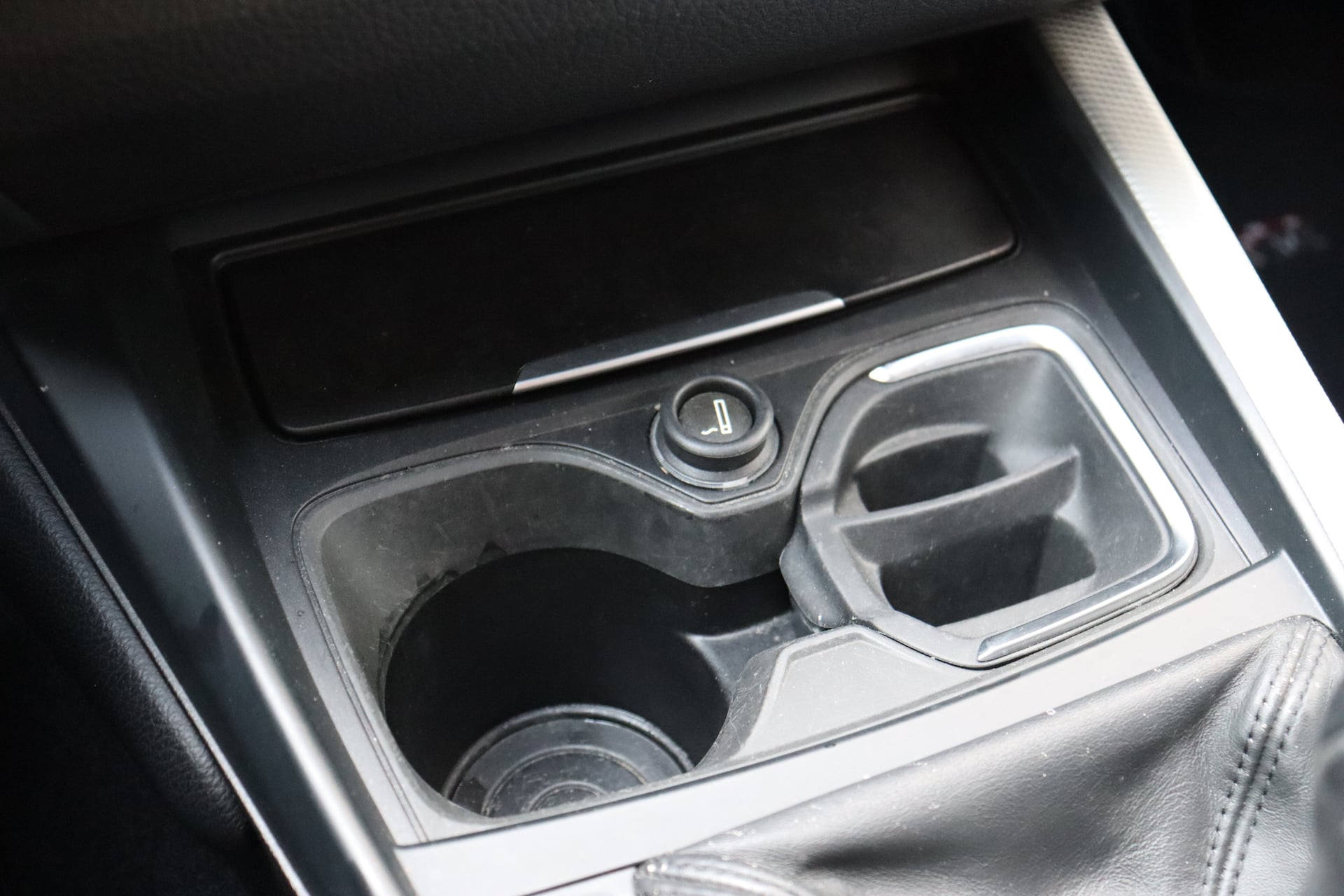 BMW Série 1 (F20) 118d 143 M Sport BVM (Suivi d'entretien, Xénon, Sièges électriques/Chauffants) — 40