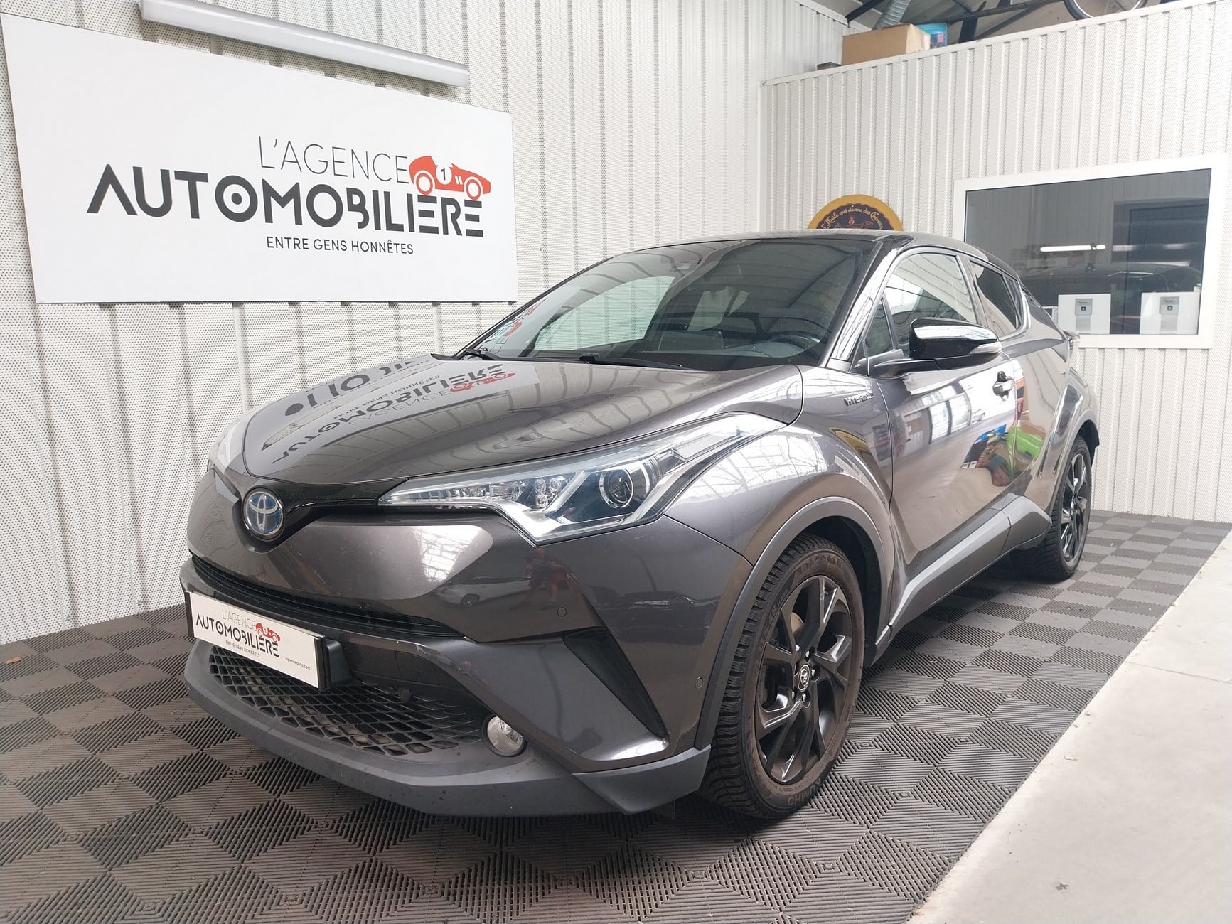 Toyota C-HR 1.8 HSD 122 H 100 FULL-HYBRID GRAPHIC