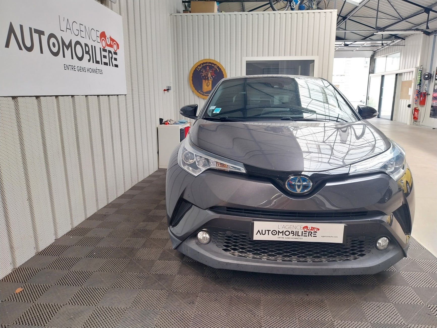 Toyota C-HR 1.8 HSD 122 H 100 FULL-HYBRID GRAPHIC — 2