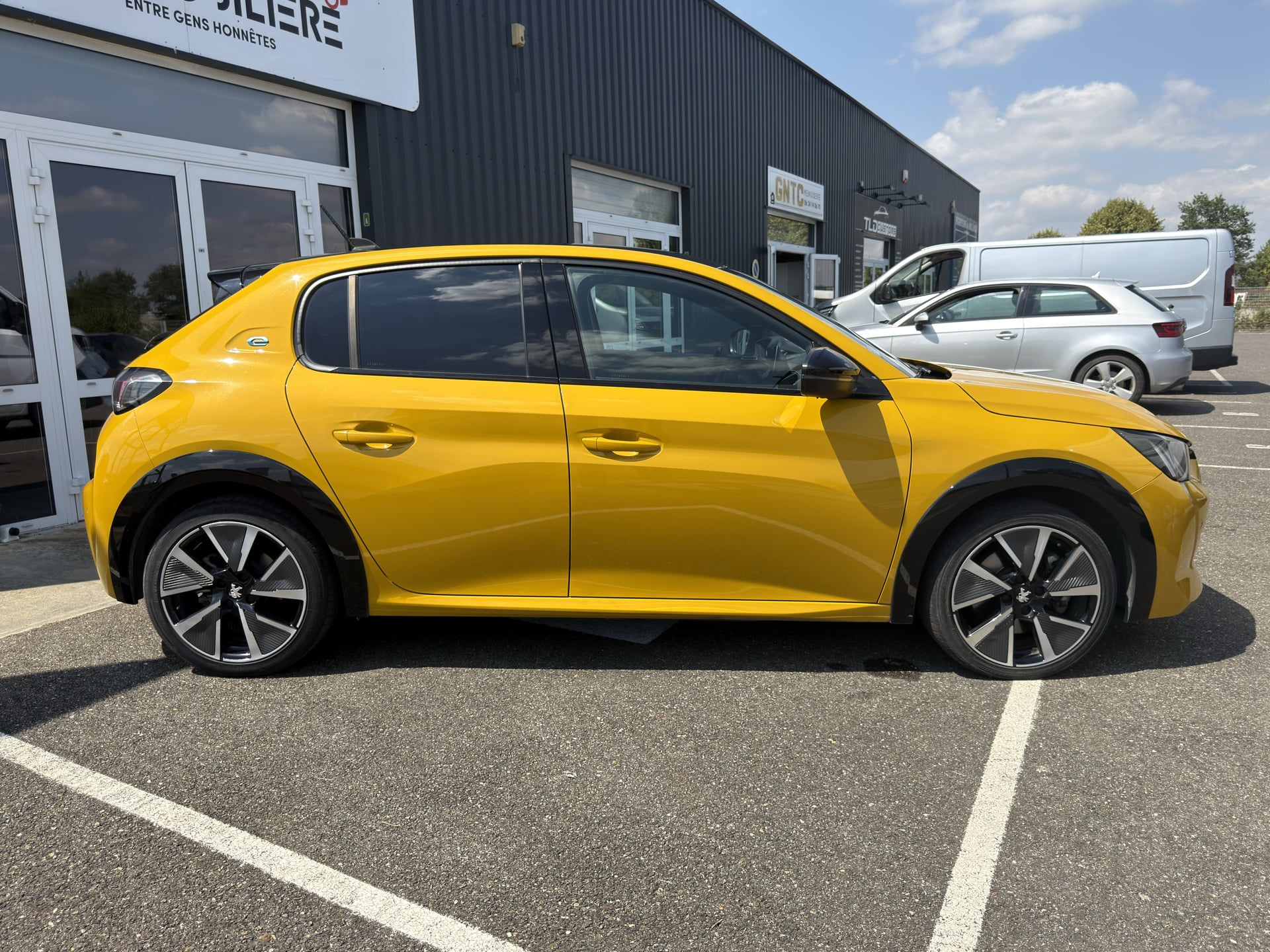 Peugeot Peugeot E-208 (2e Generation) 136 CH 50 kWh GT Line — 2