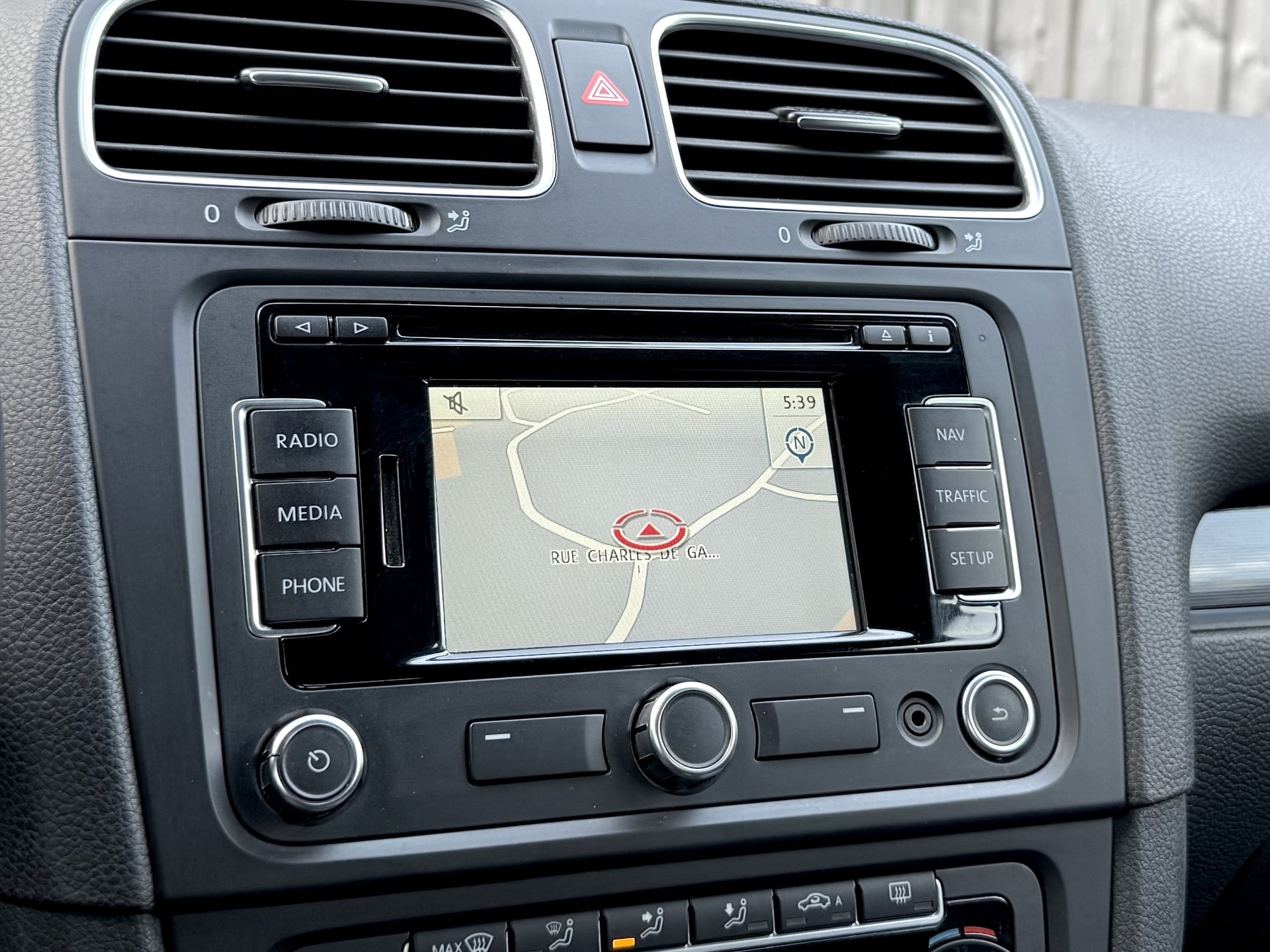 Volkswagen Golf VI Cabriolet 1.4 TSI 160ch Carat / GPS - Xénon — 11