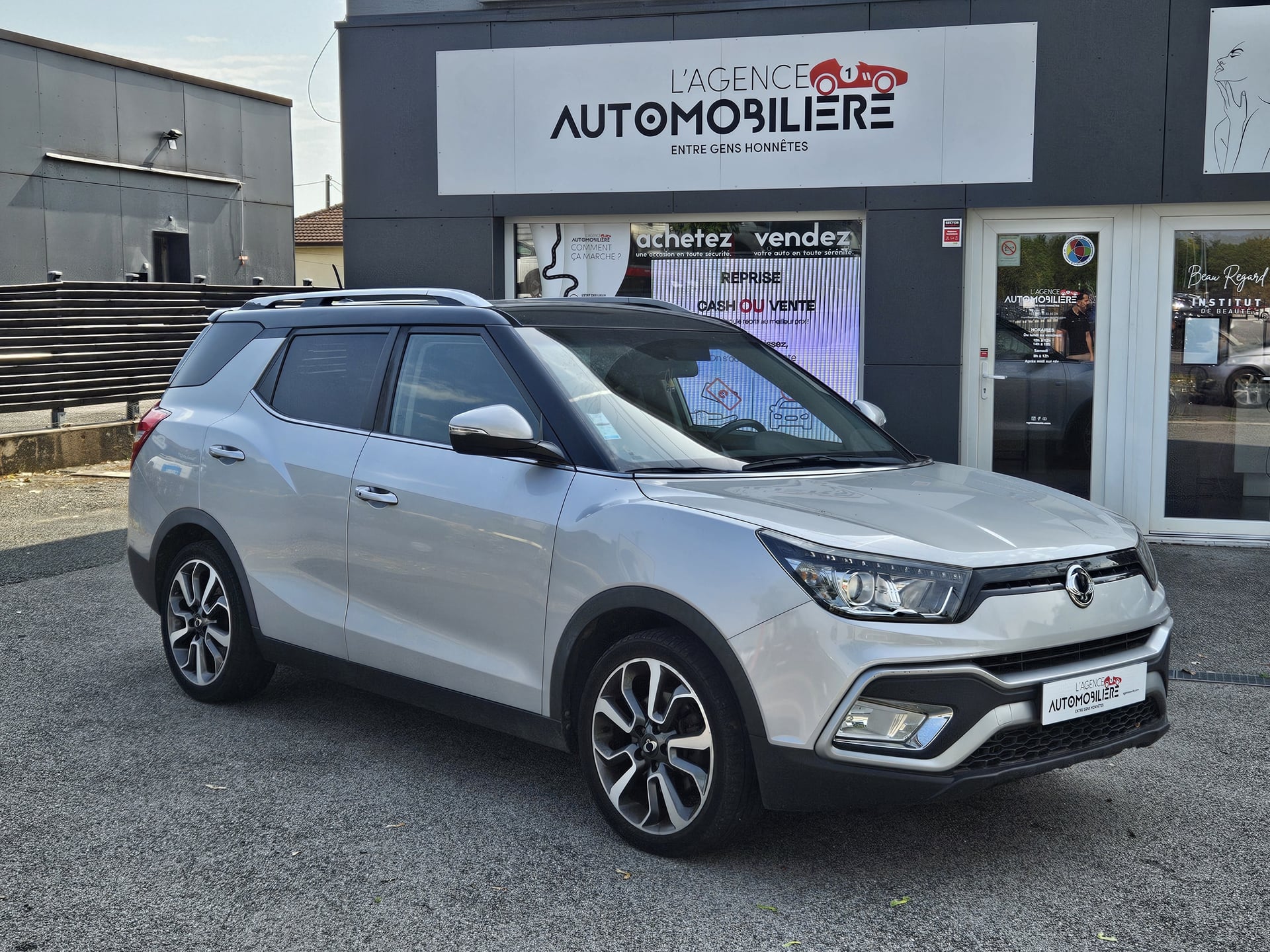 Ssangyong Tivoli XLV 160 1.6 115 CV 2WD SPORT ( Bluetooth - Caméra - GPS ...)