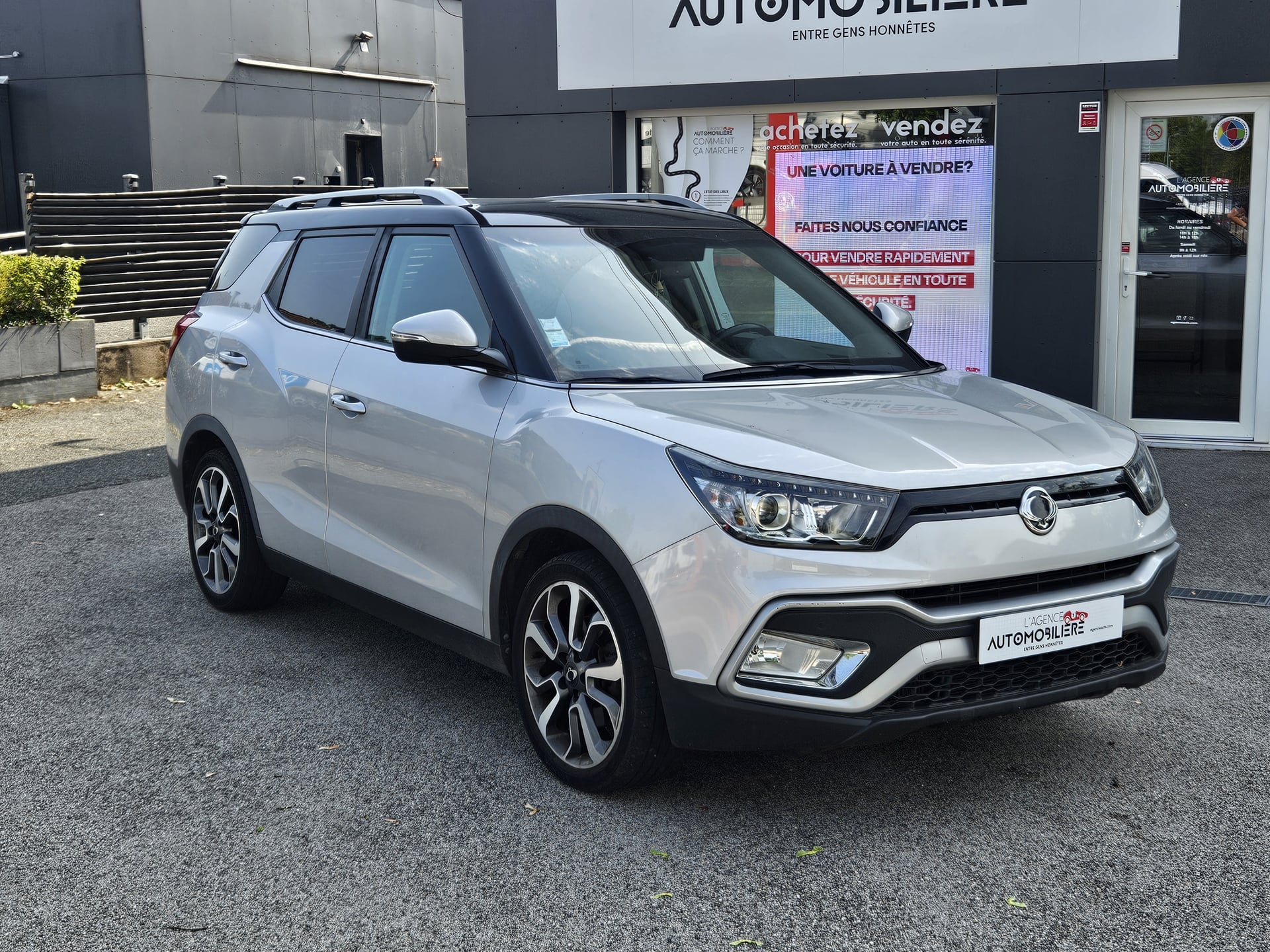 Ssangyong Tivoli XLV 160 1.6 115 CV 2WD SPORT ( Bluetooth - Caméra - GPS ...) — 2