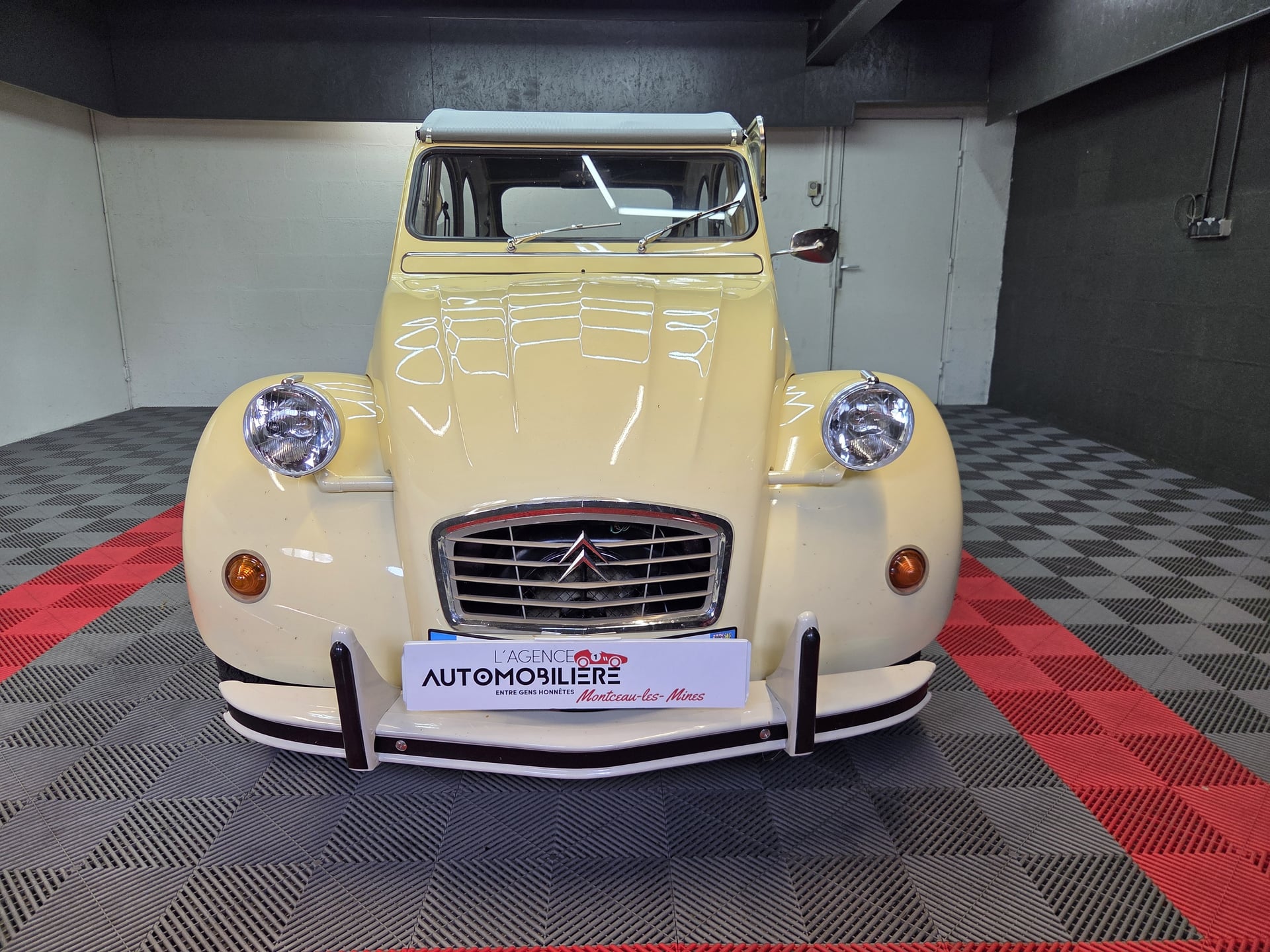 Citroen 2CV 2 CV 4 Spécial entièrement restaurée — 2