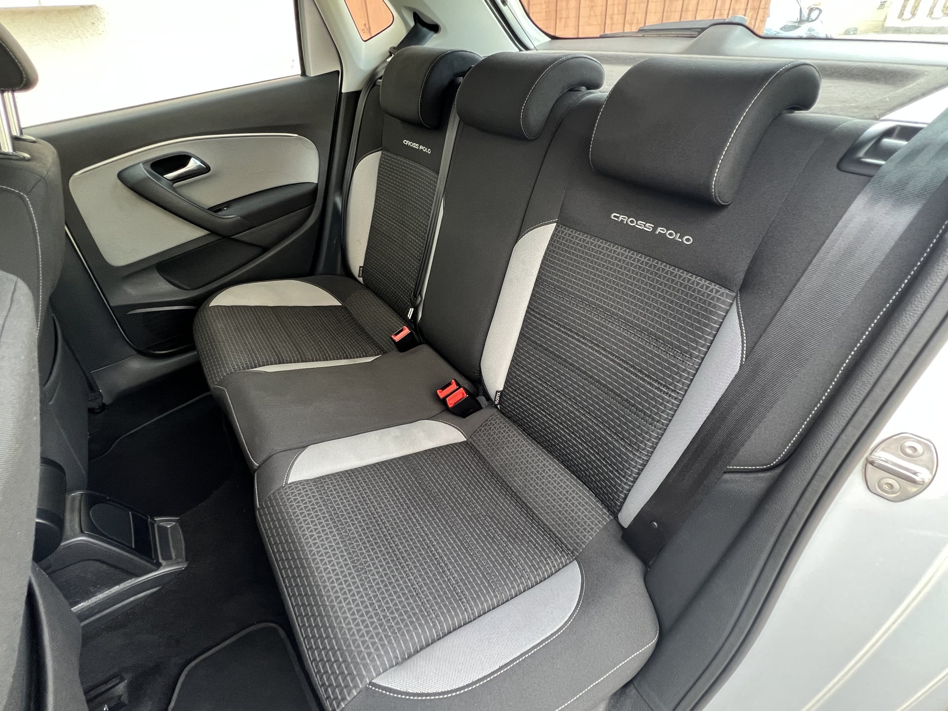 Volkswagen Polo CROSS 1.4 tdi 90ch BVM — 40